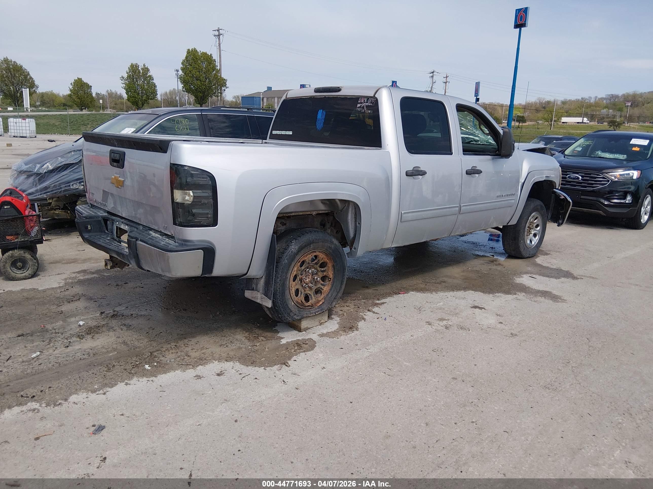 CHEVROLET SILVERADO image 4