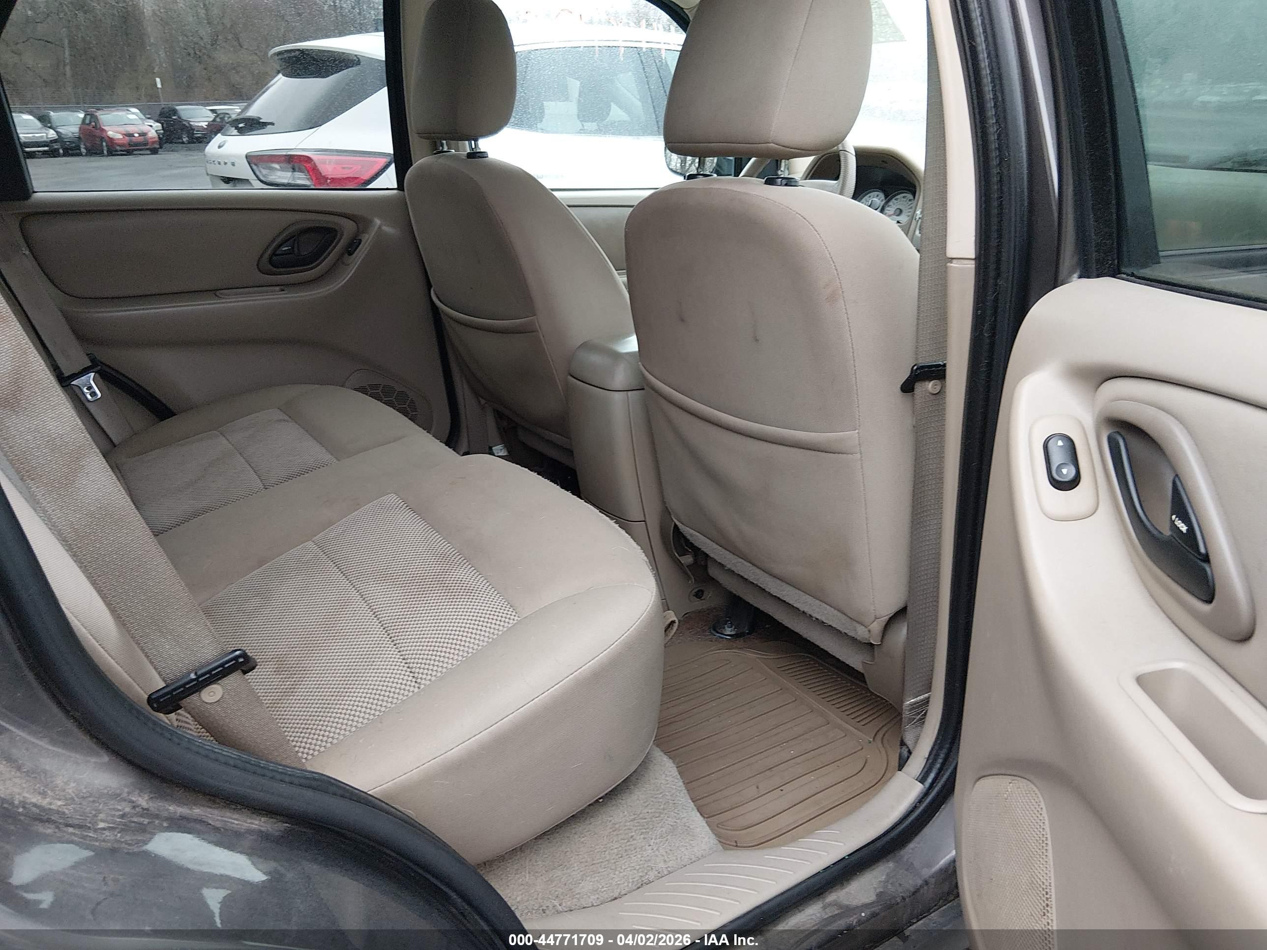 FORD ESCAPE image 8