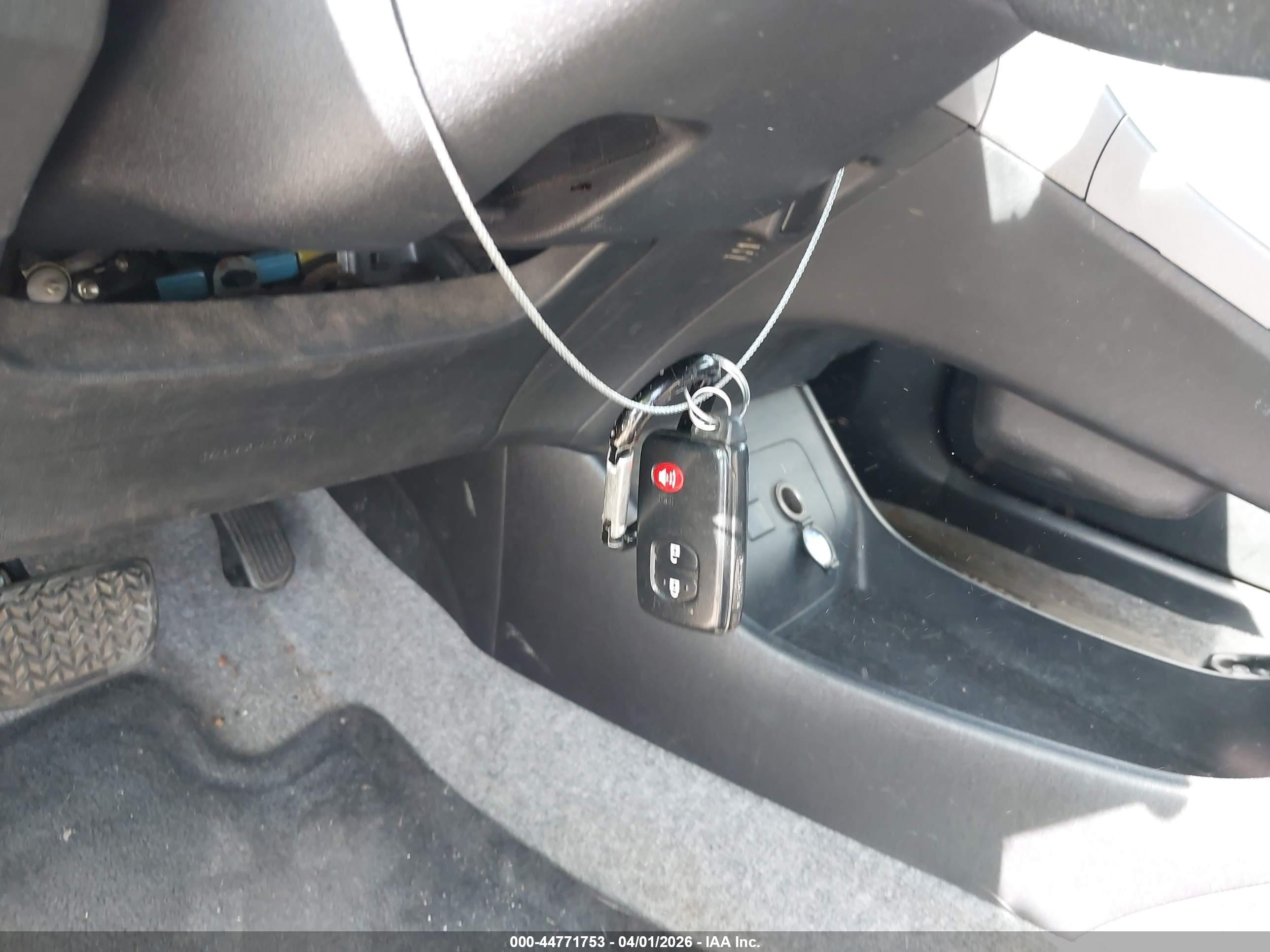 TOYOTA PRIUS image 11