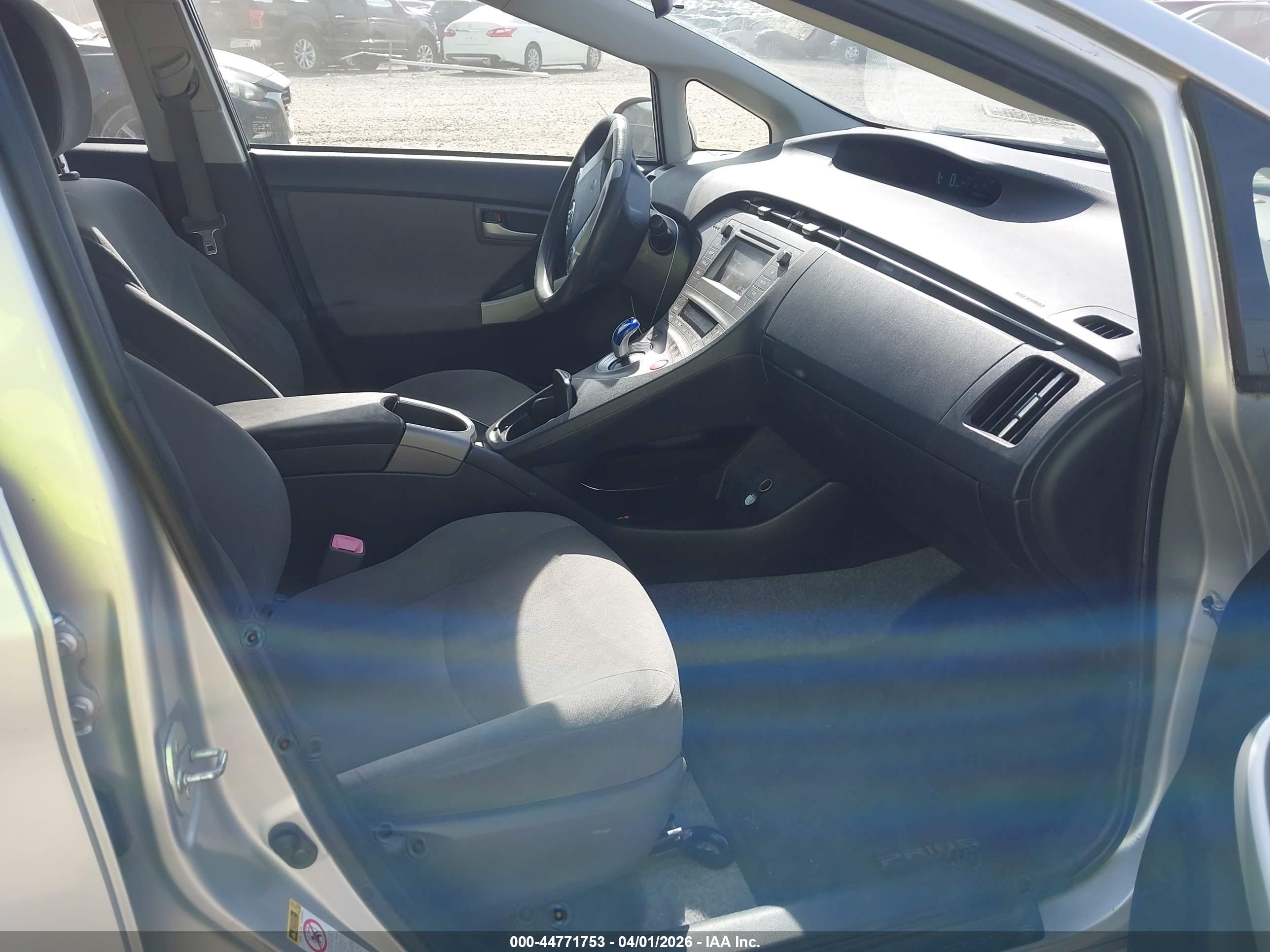 TOYOTA PRIUS image 5