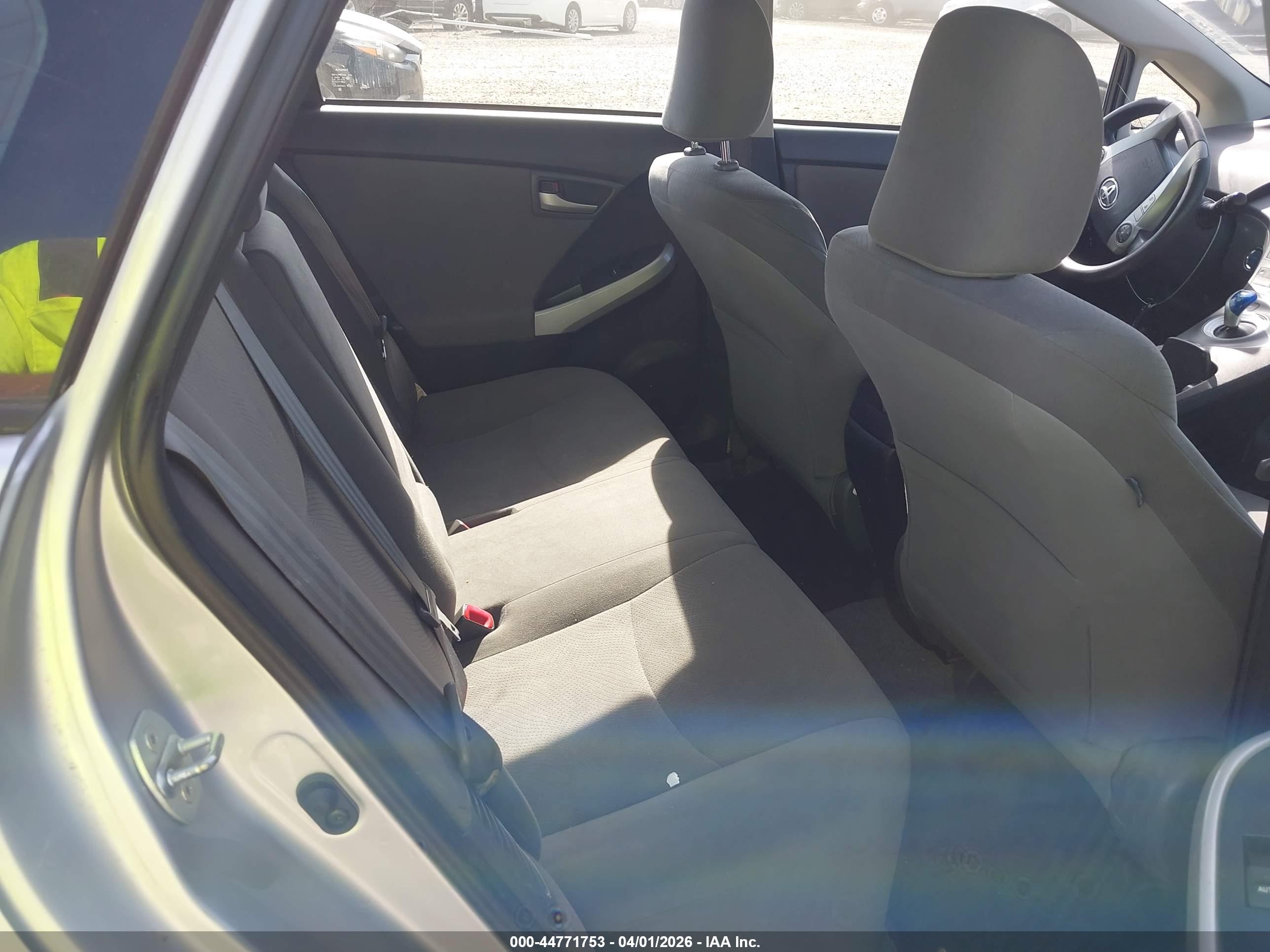 TOYOTA PRIUS image 8
