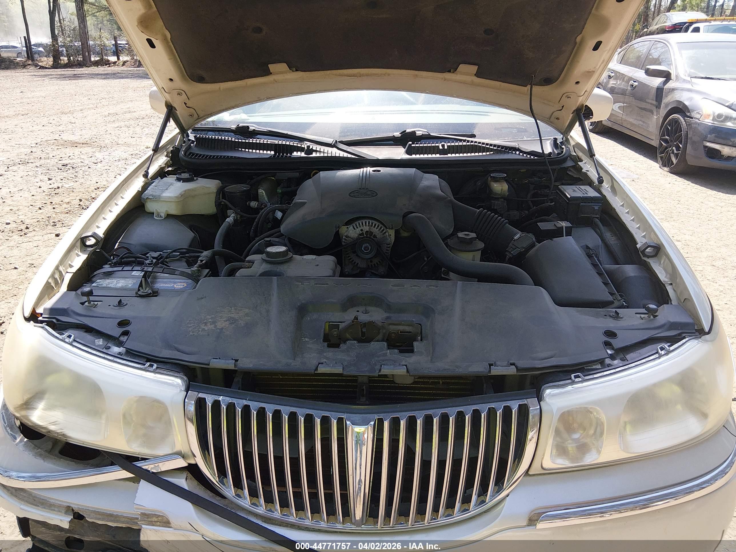 LINCOLN TOWN image 10