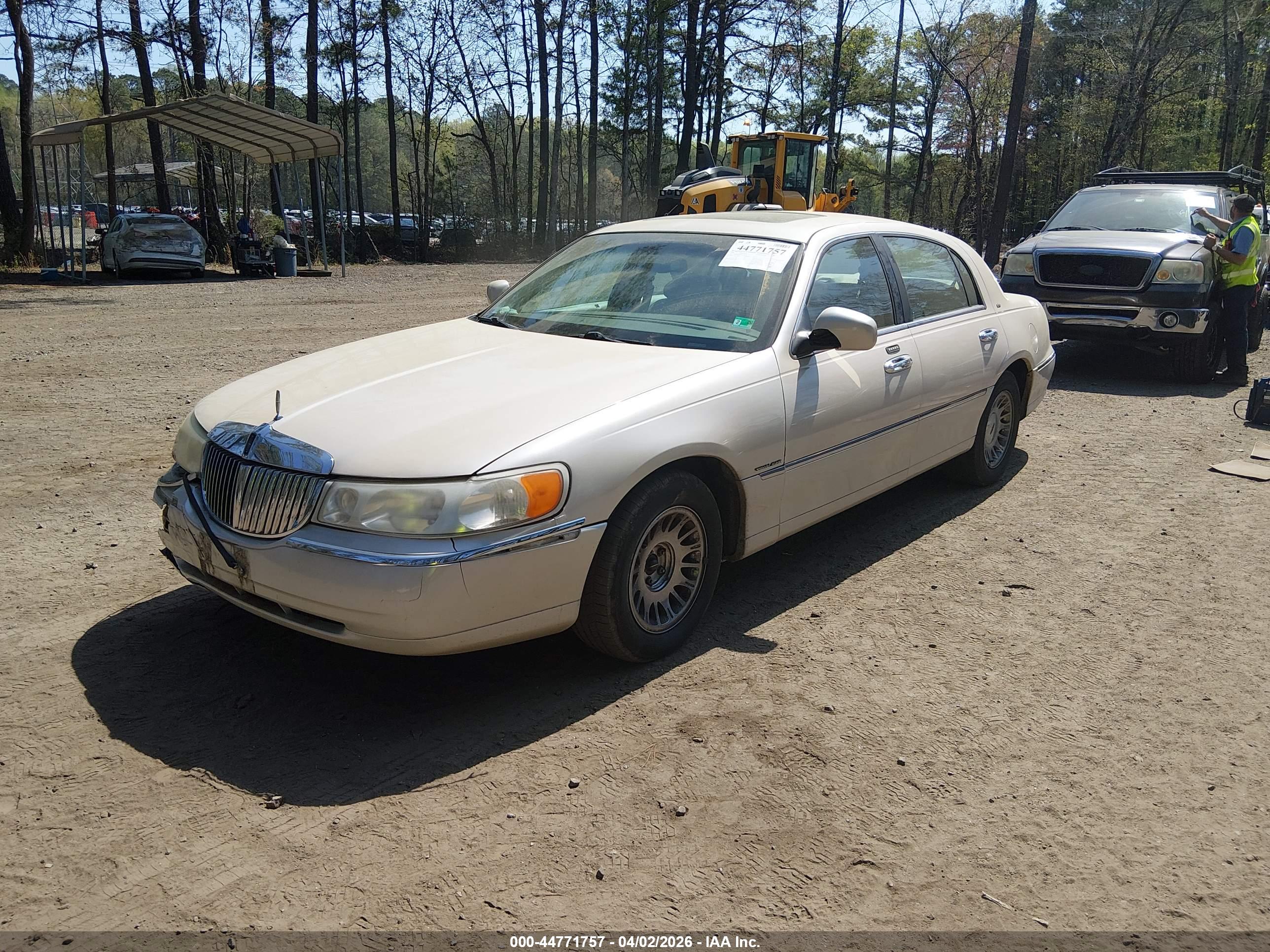 LINCOLN TOWN image 2