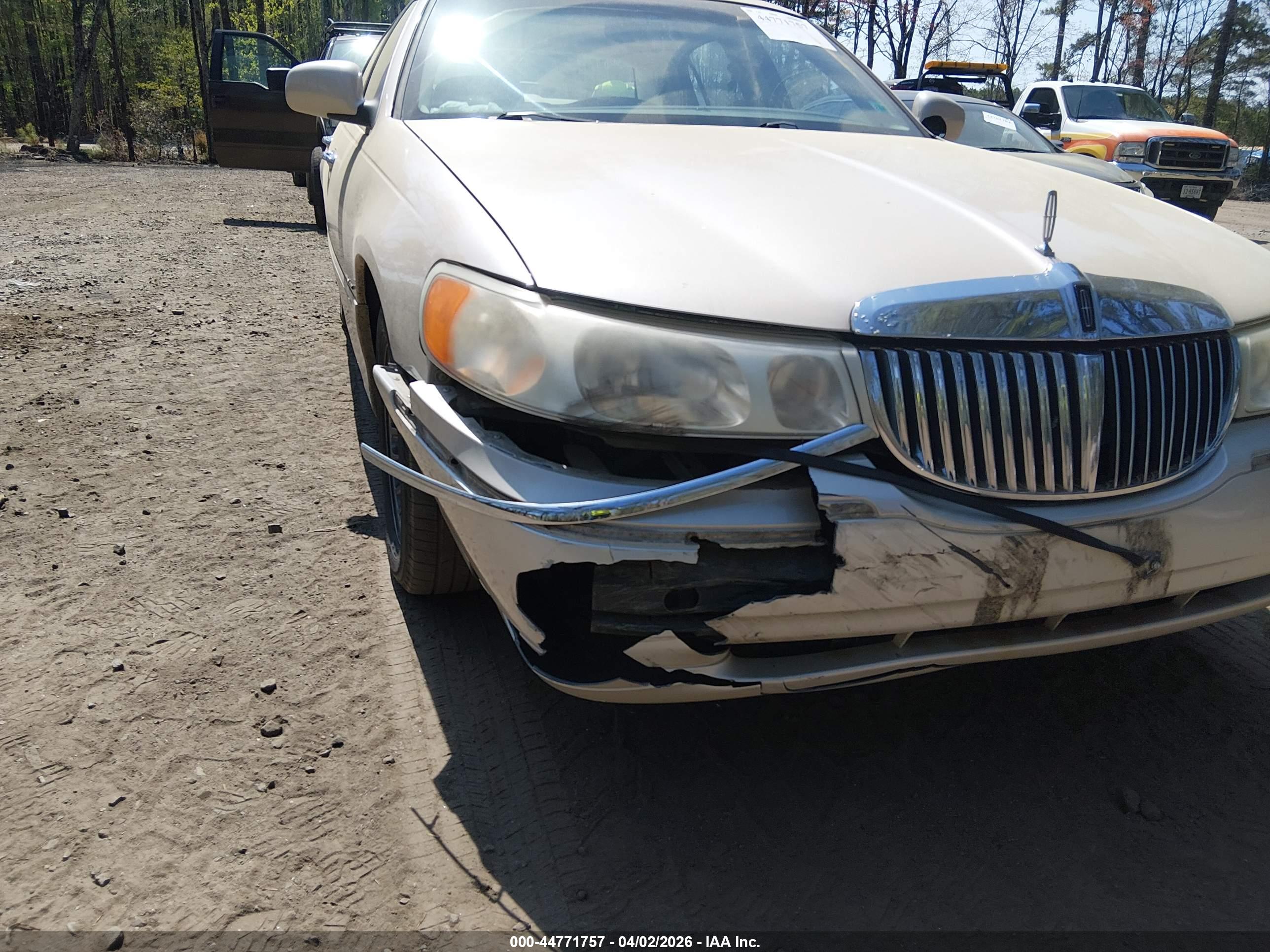LINCOLN TOWN image 6