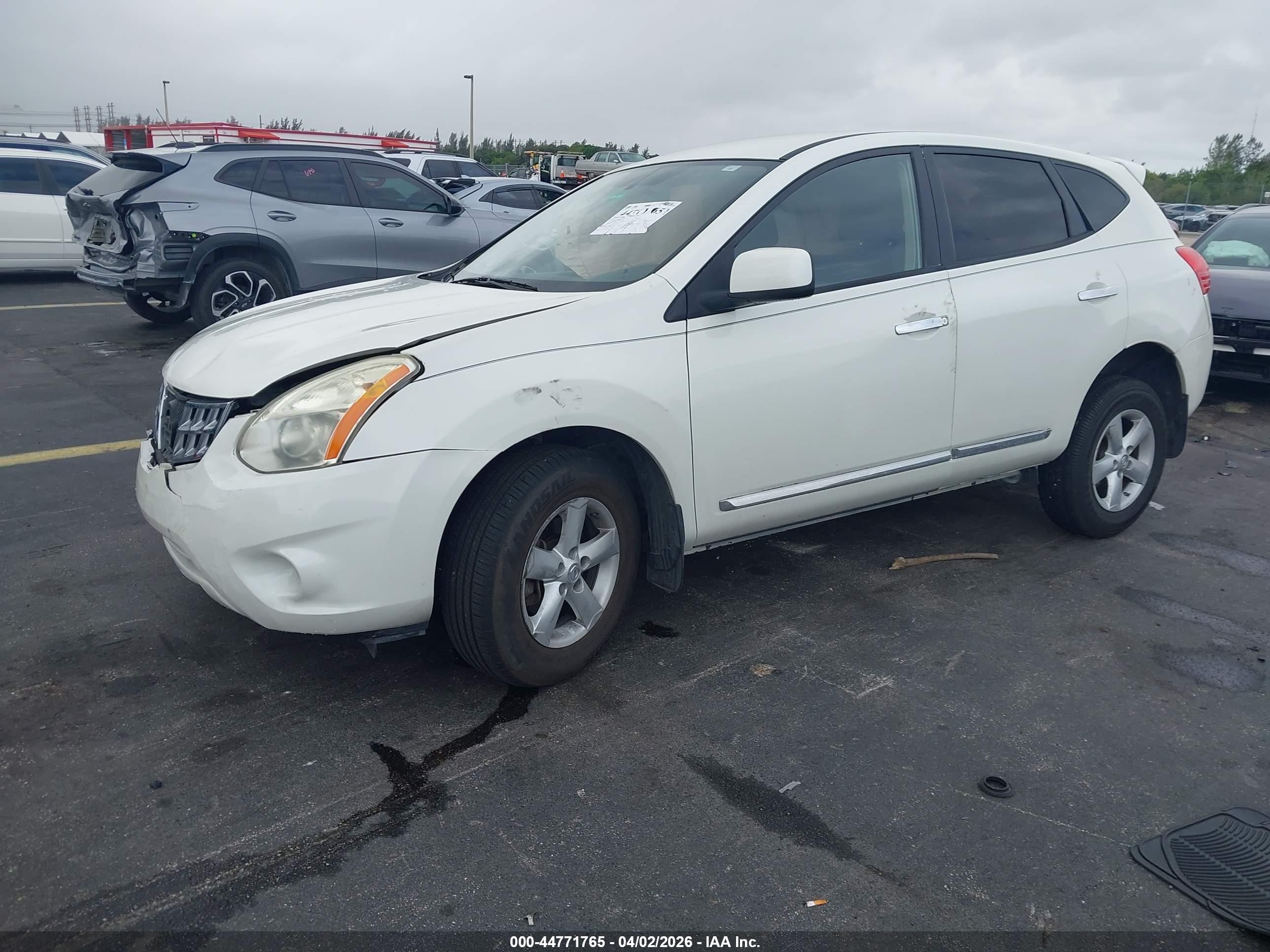 NISSAN ROGUE image 2