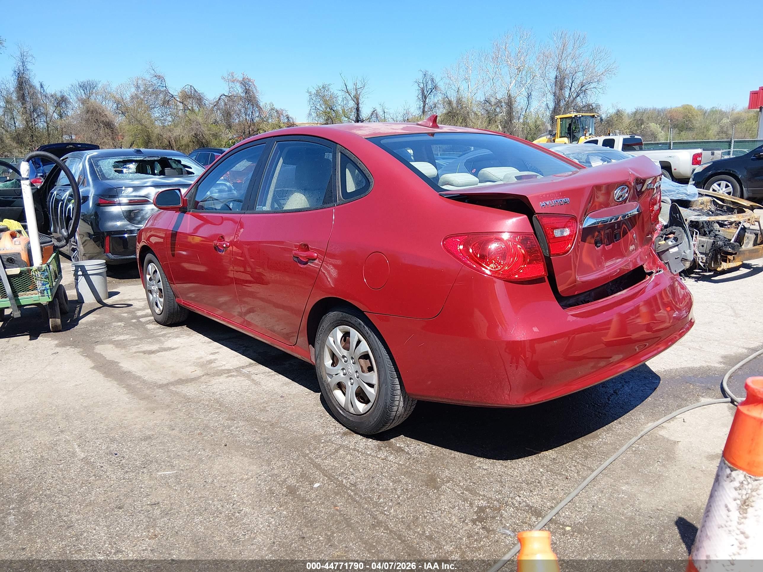 HYUNDAI ELANTRA image 3