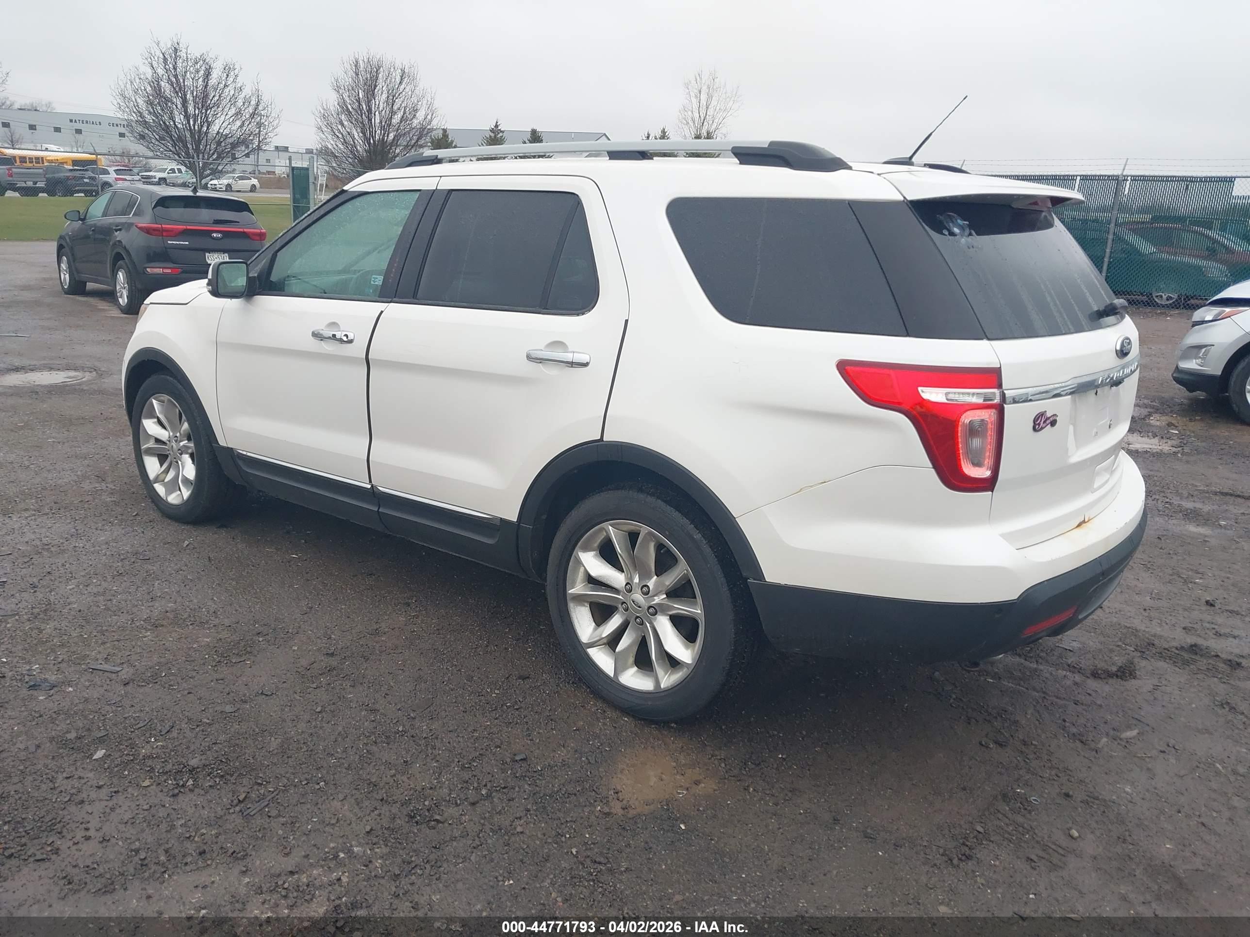 FORD EXPLORER image 3