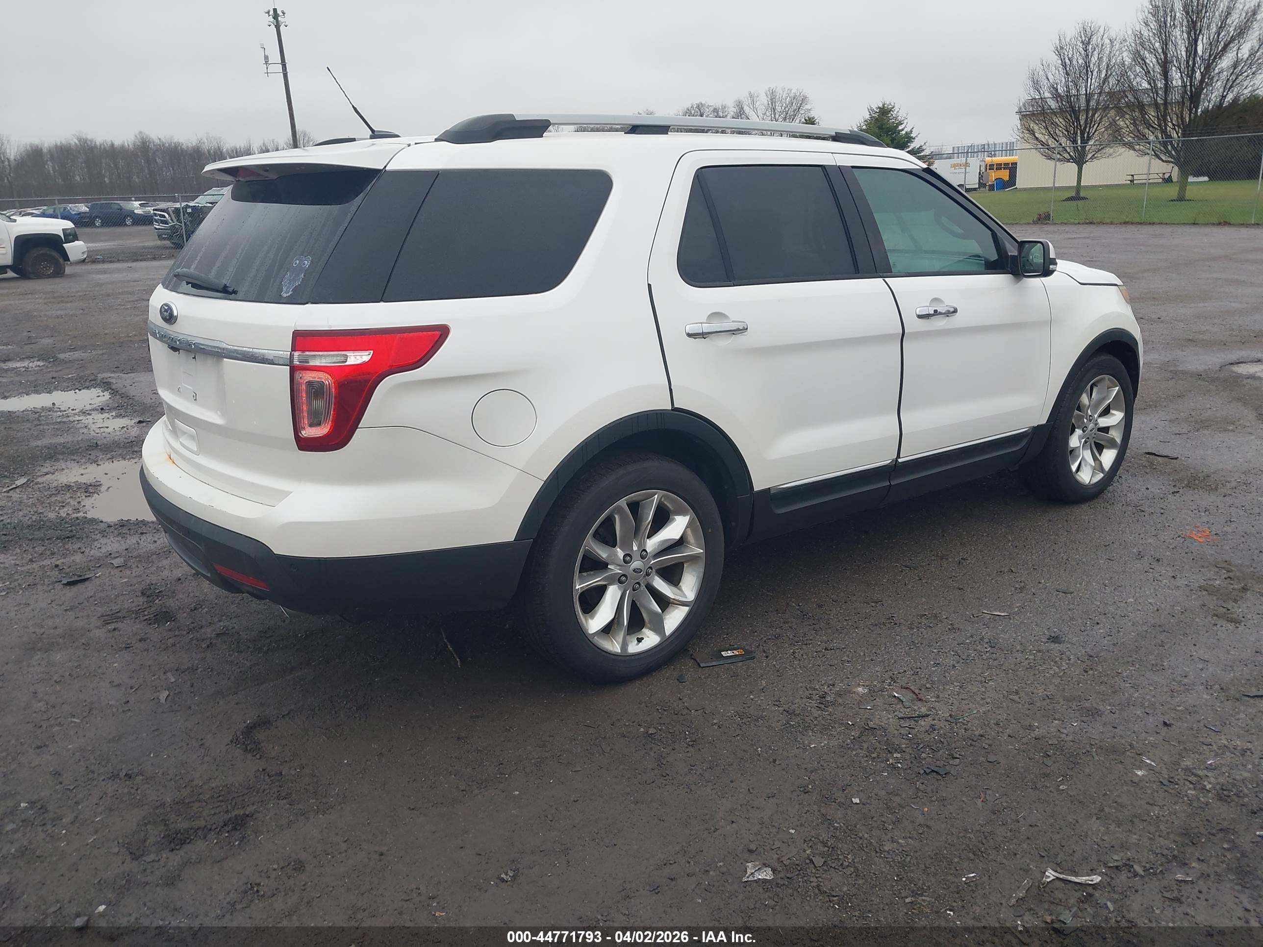 FORD EXPLORER image 4