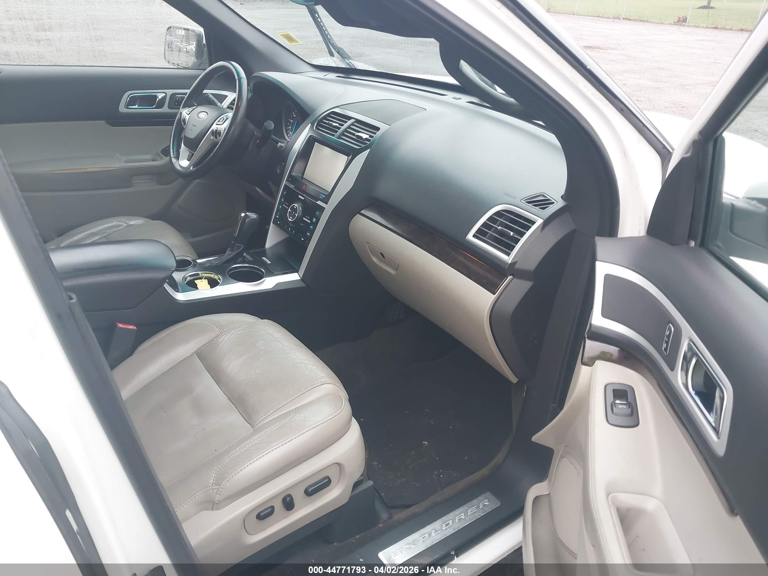 FORD EXPLORER image 5