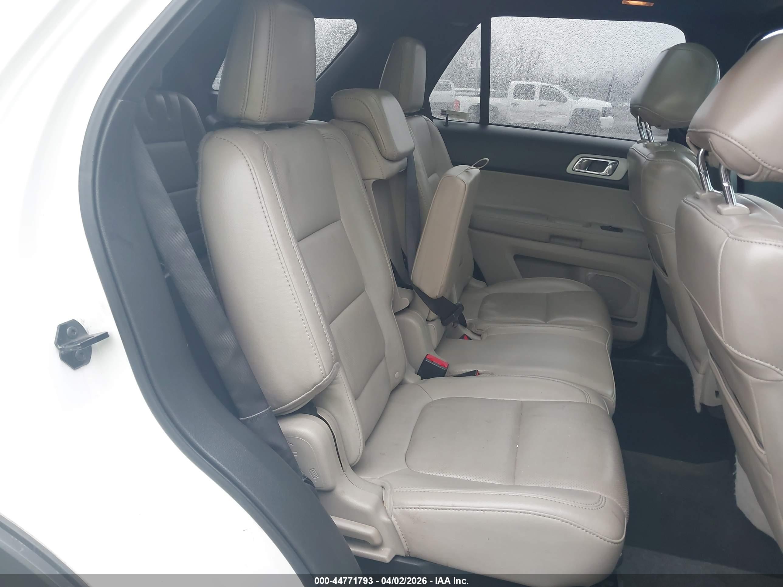 FORD EXPLORER image 8