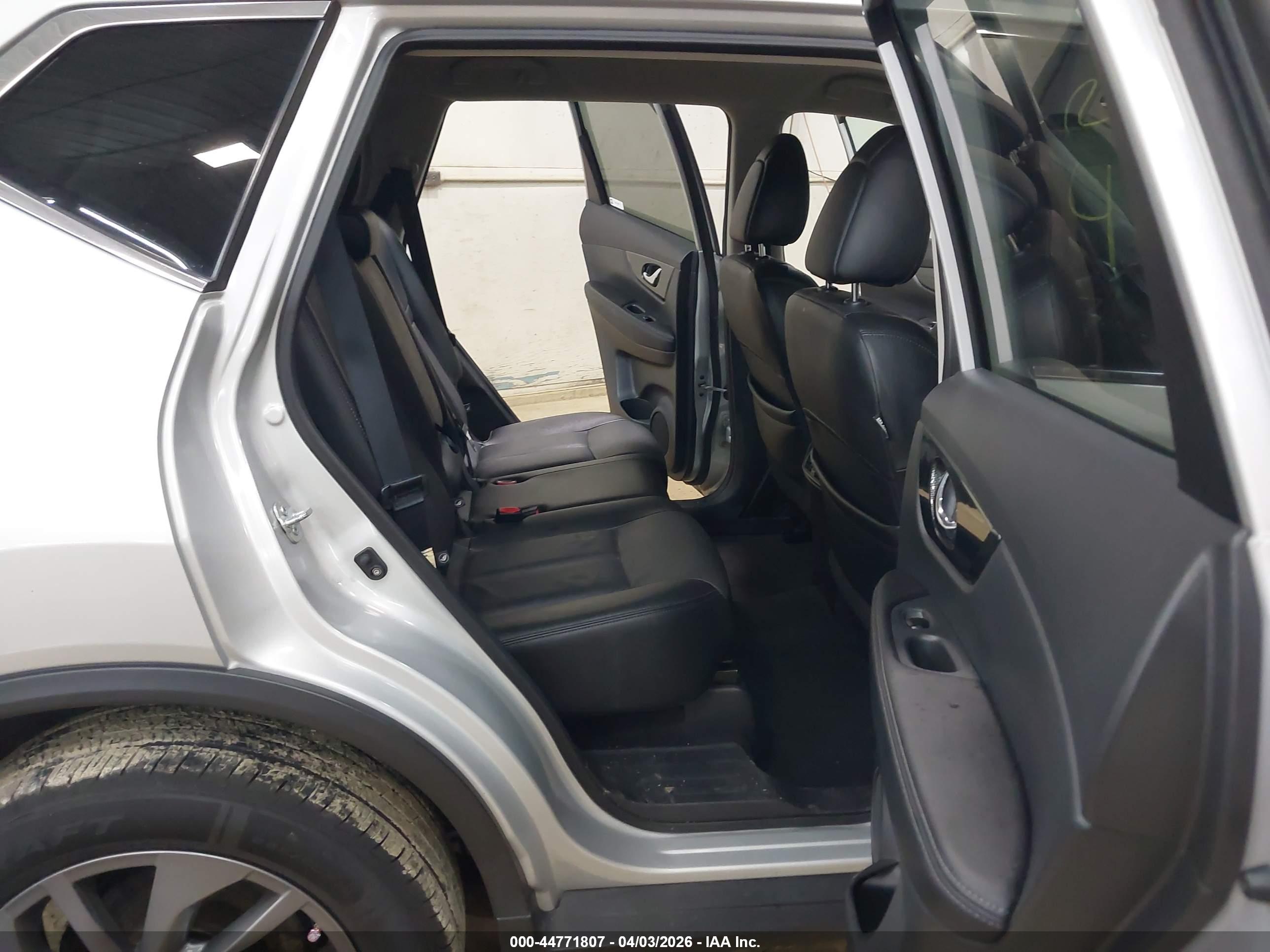 NISSAN ROGUE image 8