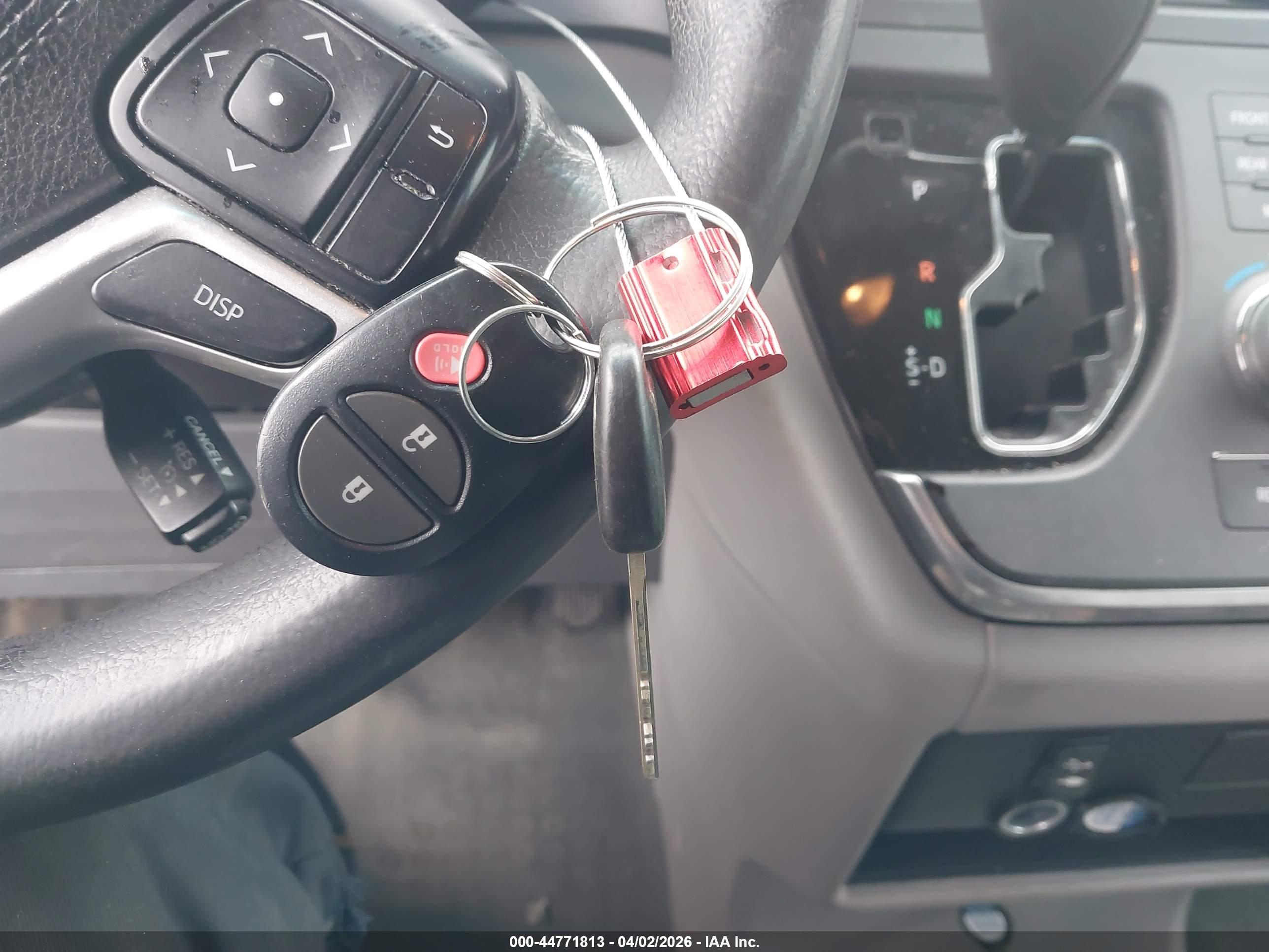TOYOTA SIENNA image 11