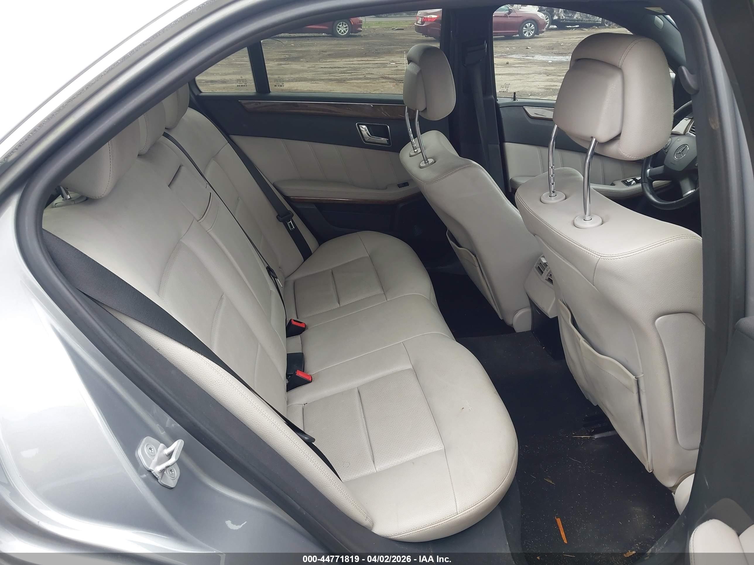 MERCEDES-BENZ E image 8