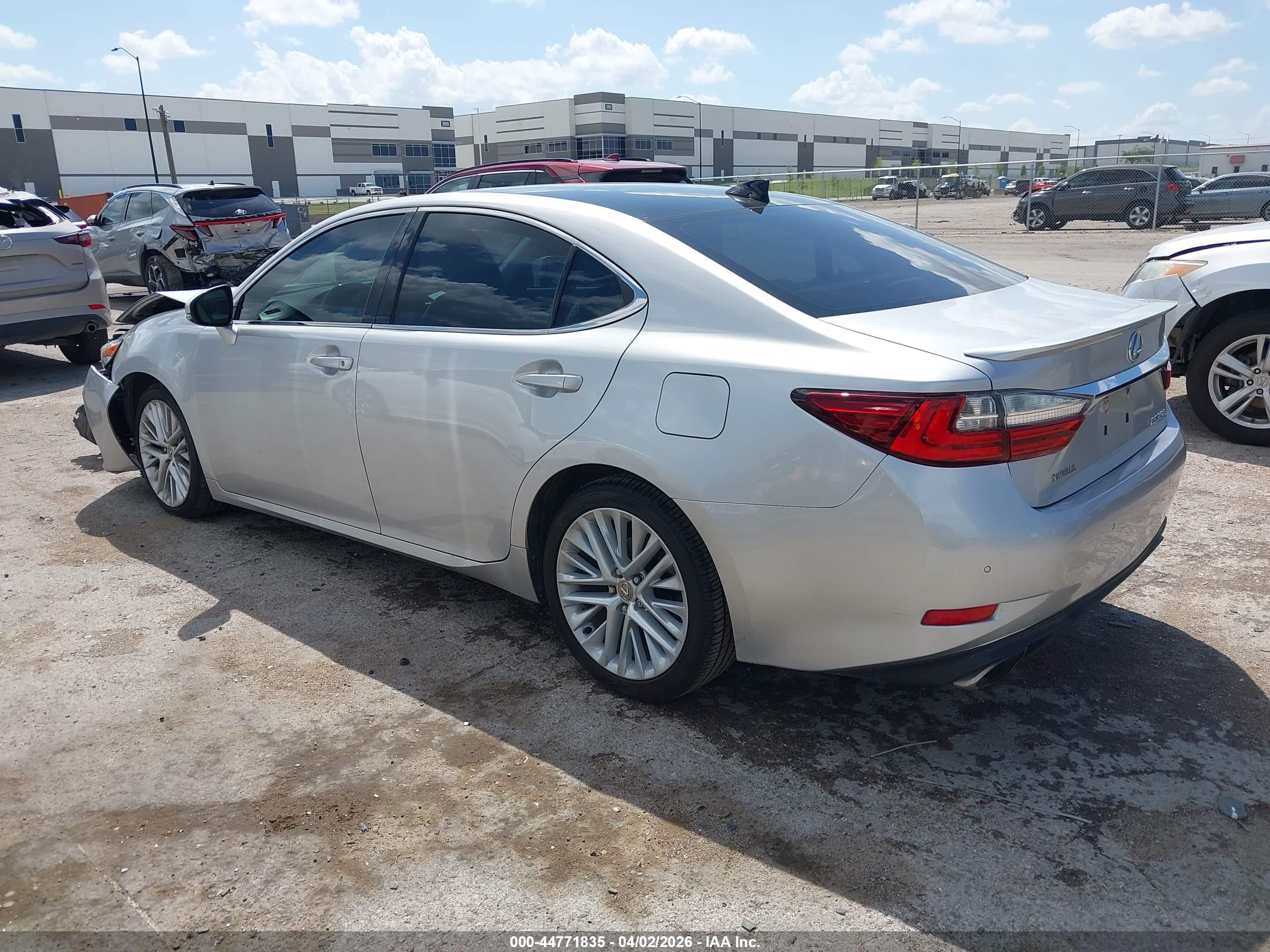 LEXUS ES image 3