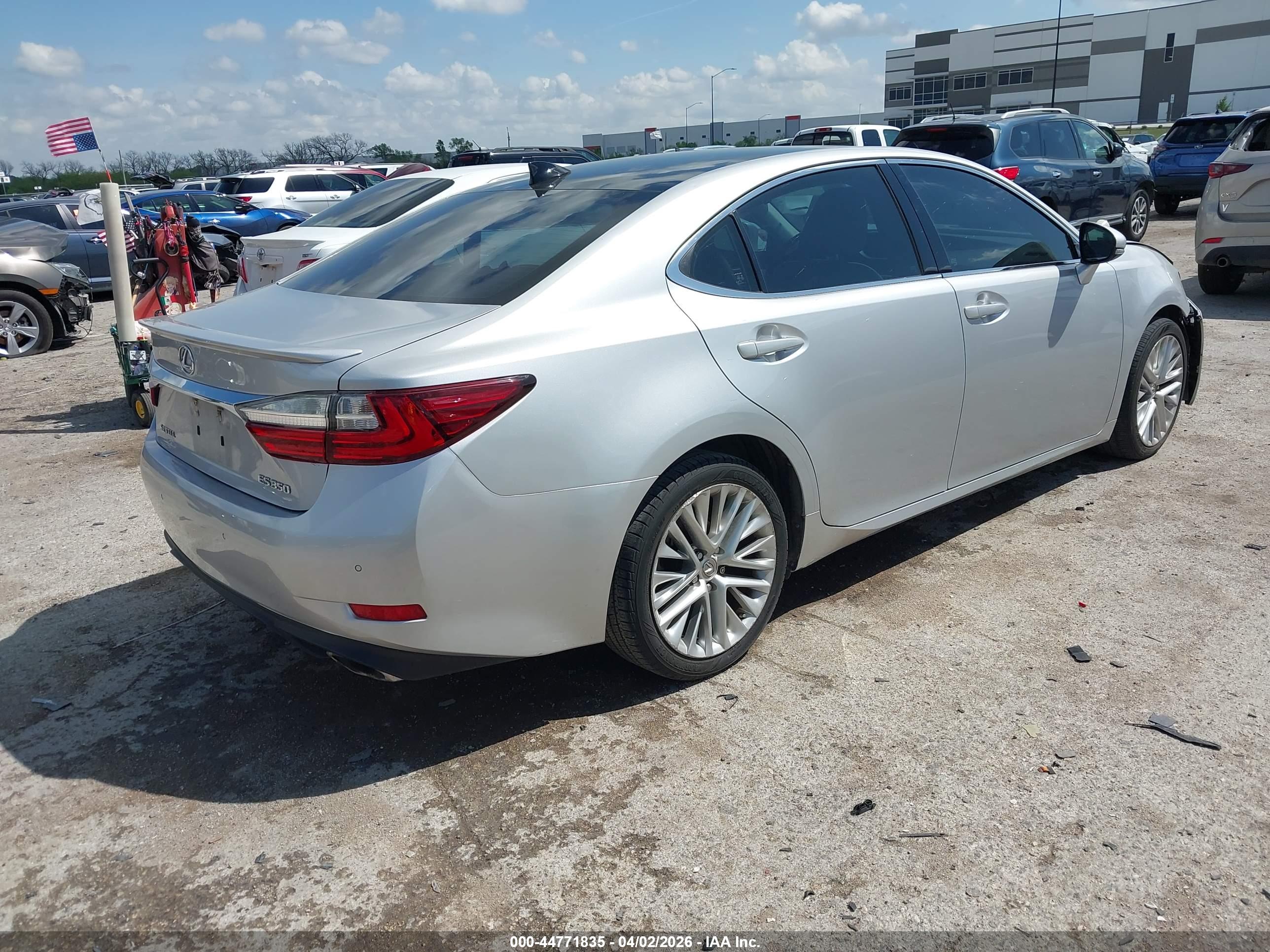 LEXUS ES image 4