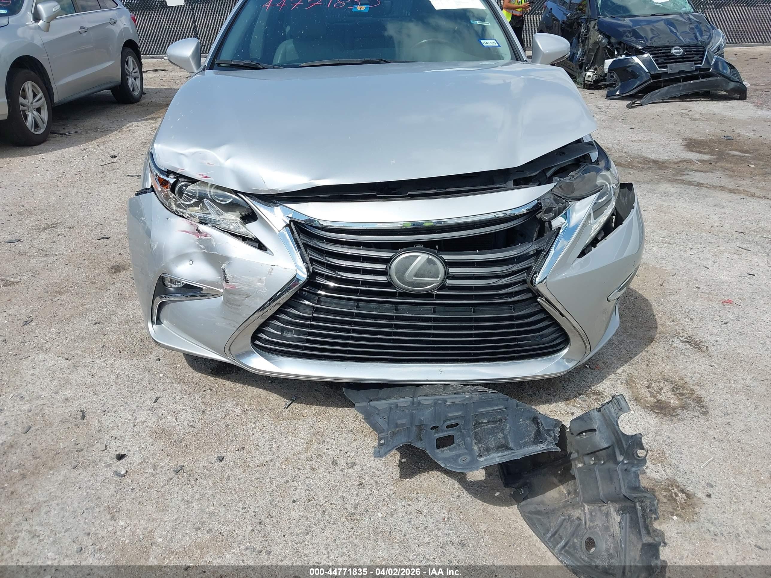 LEXUS ES image 6
