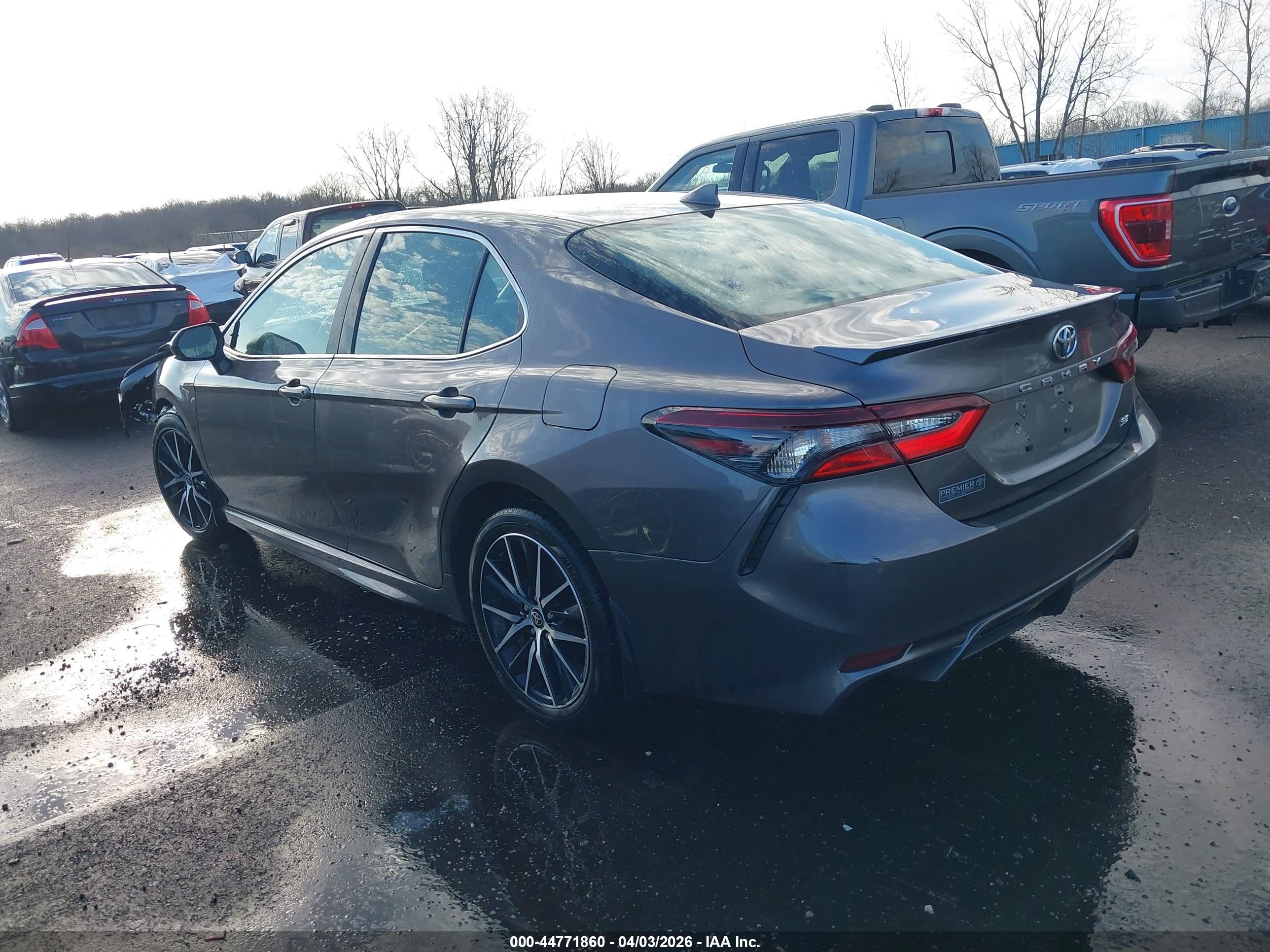 TOYOTA CAMRY image 3