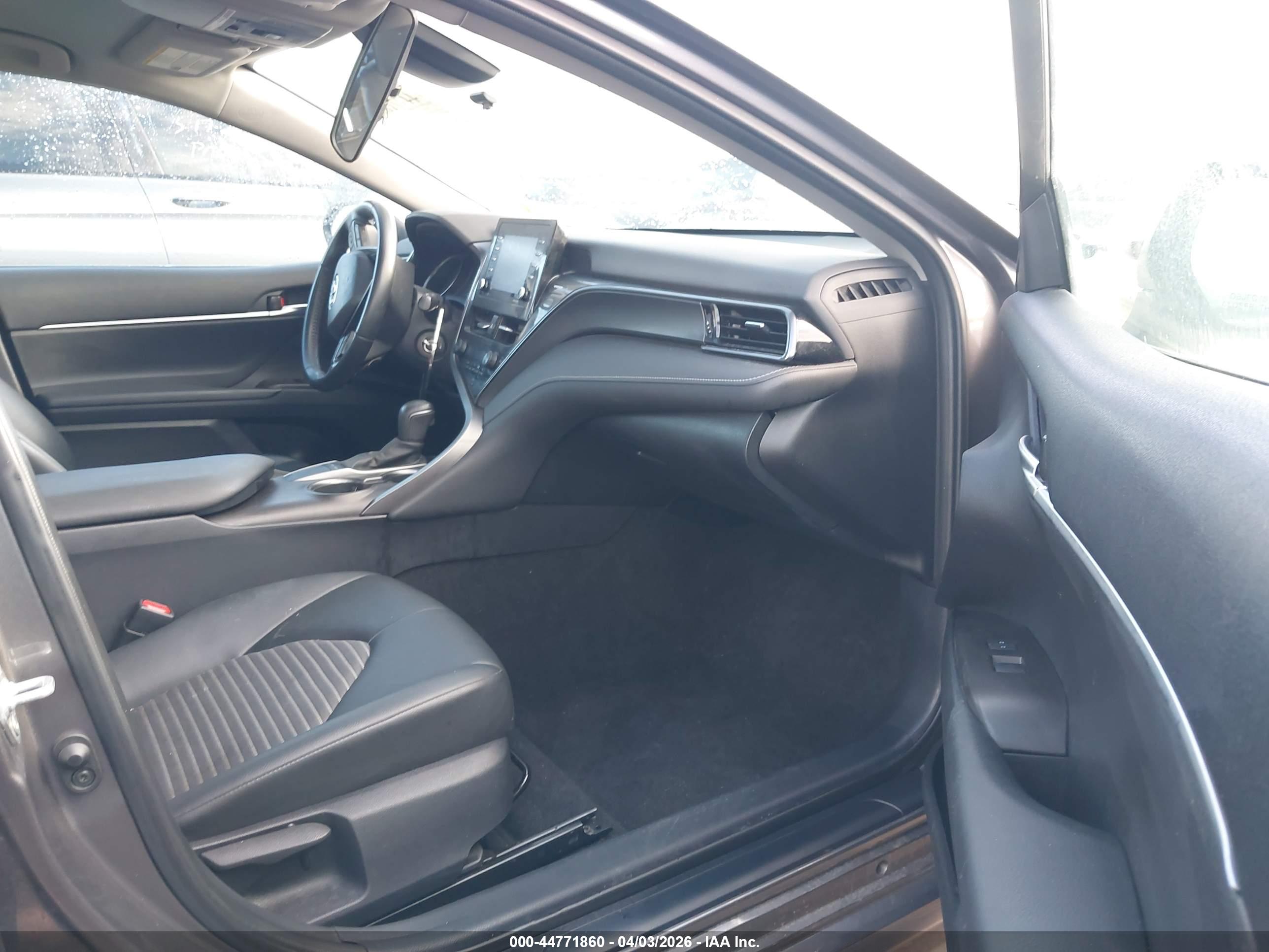 TOYOTA CAMRY image 5