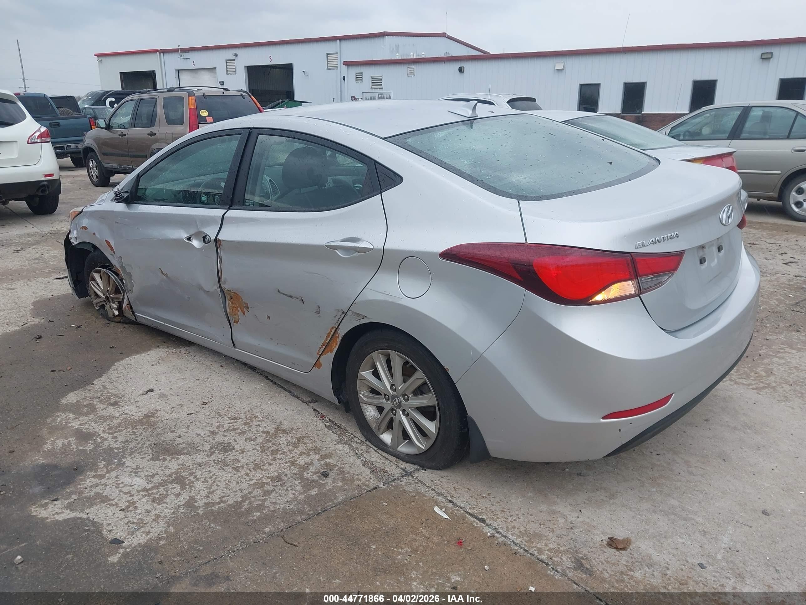 HYUNDAI ELANTRA image 3