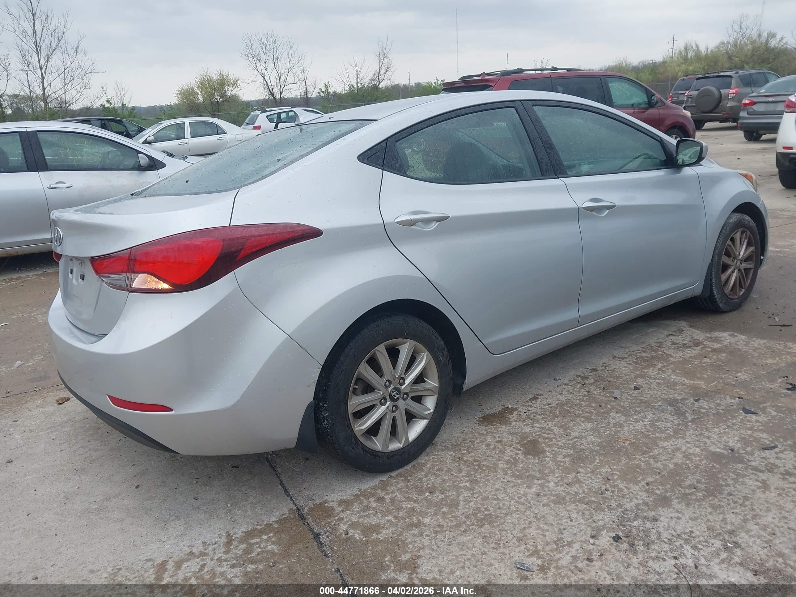 HYUNDAI ELANTRA image 4