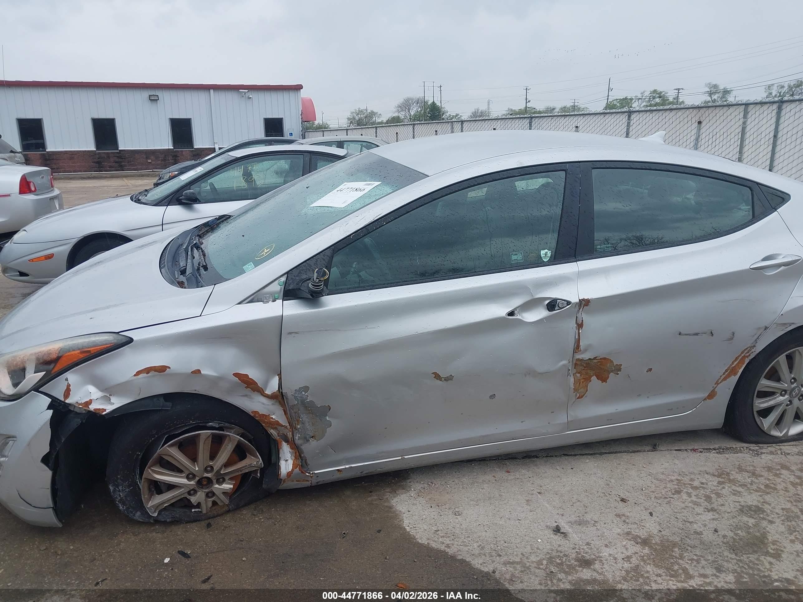 HYUNDAI ELANTRA image 6