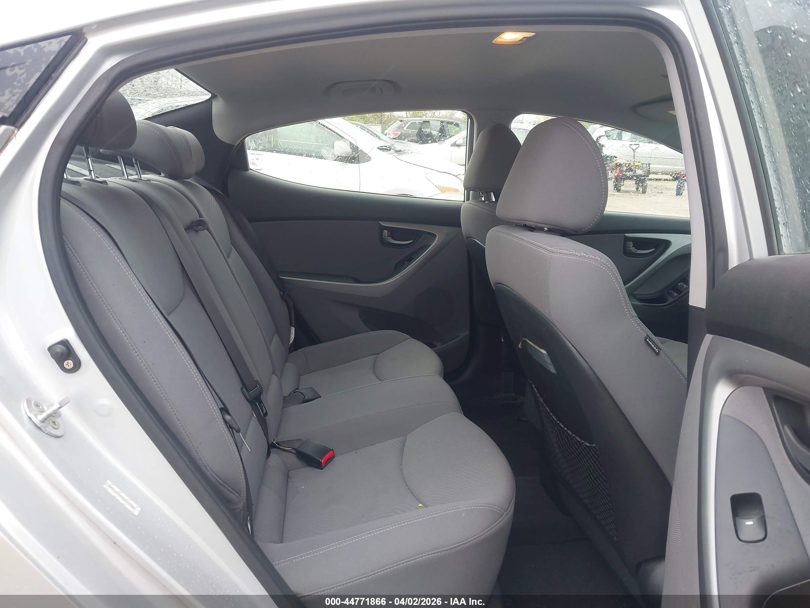 HYUNDAI ELANTRA image 8