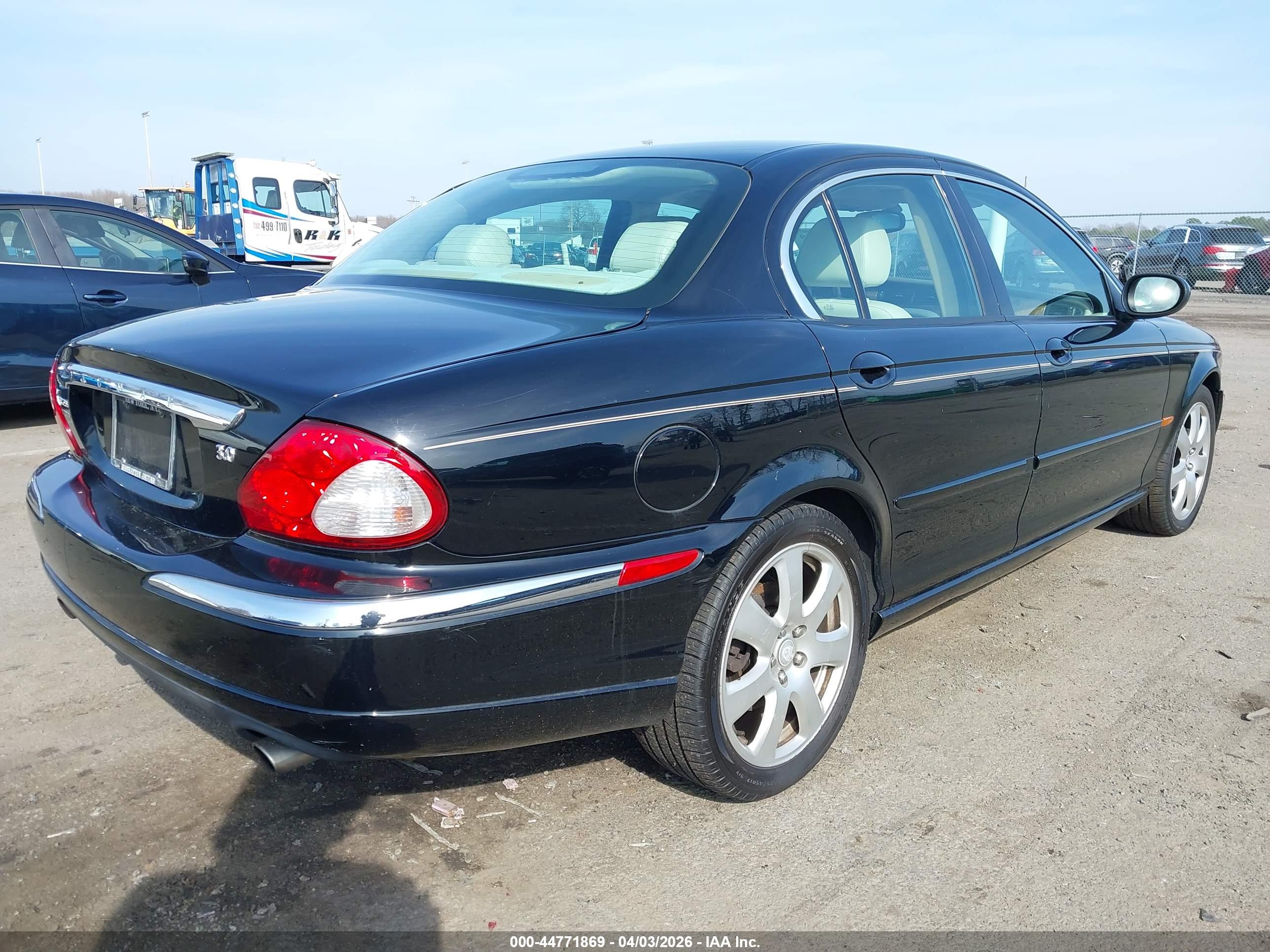 JAGUAR X-TYPE image 4