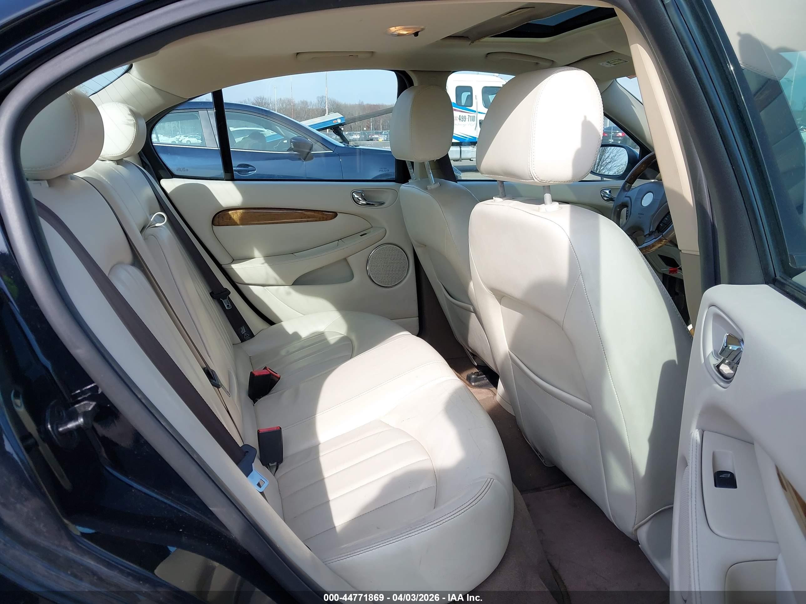 JAGUAR X-TYPE image 8