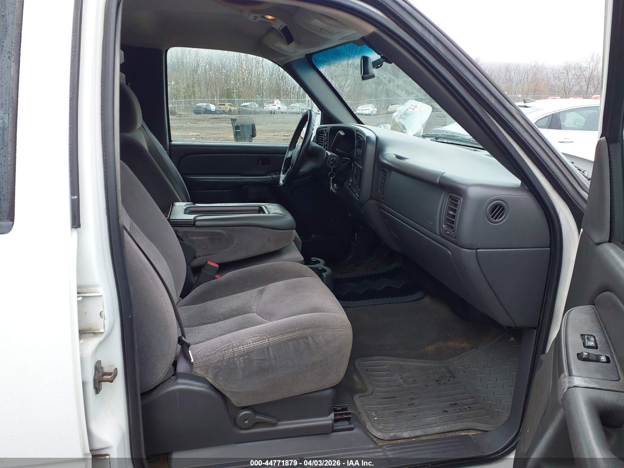 CHEVROLET SILVERADO image 5