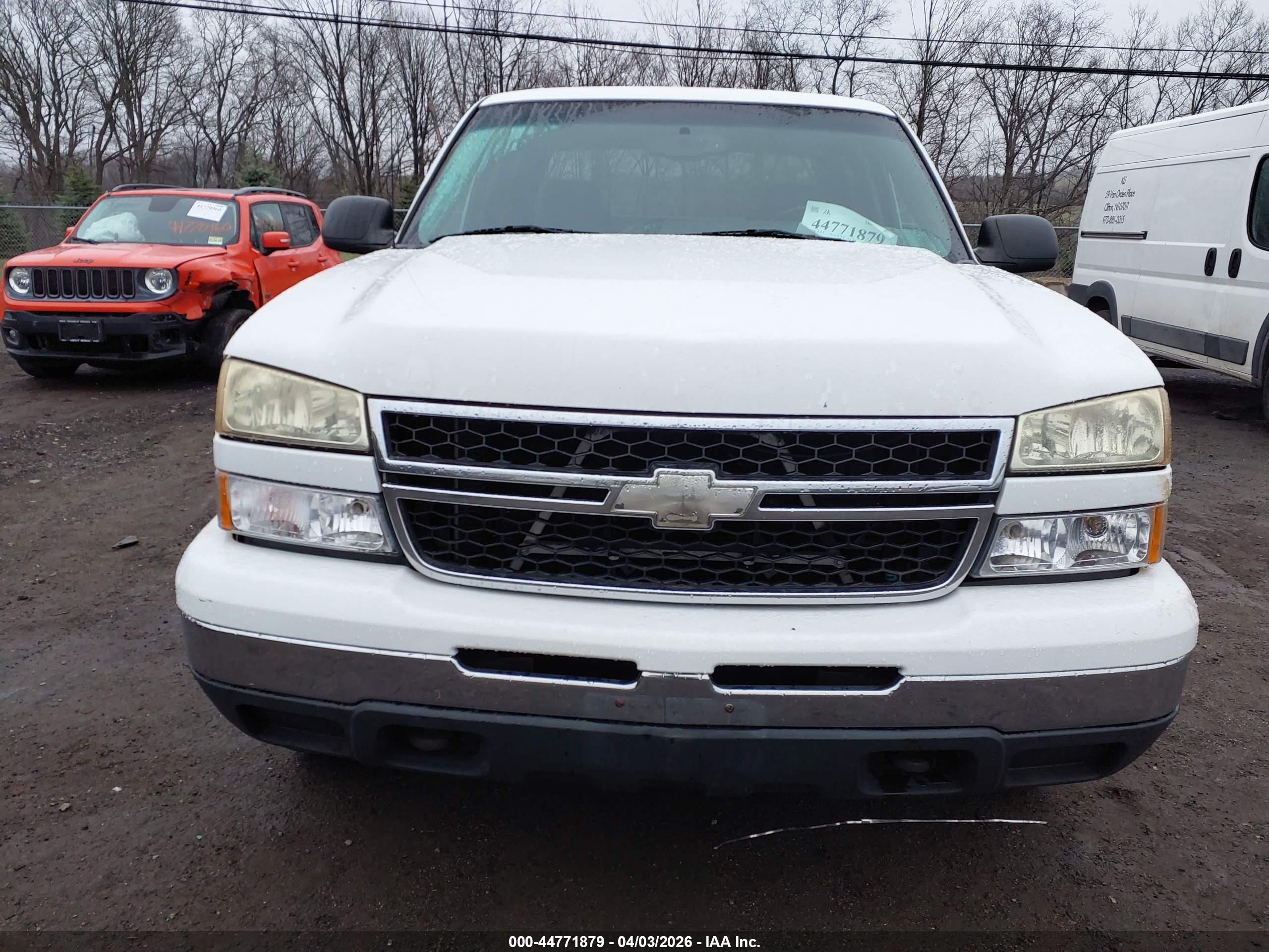 CHEVROLET SILVERADO image 6