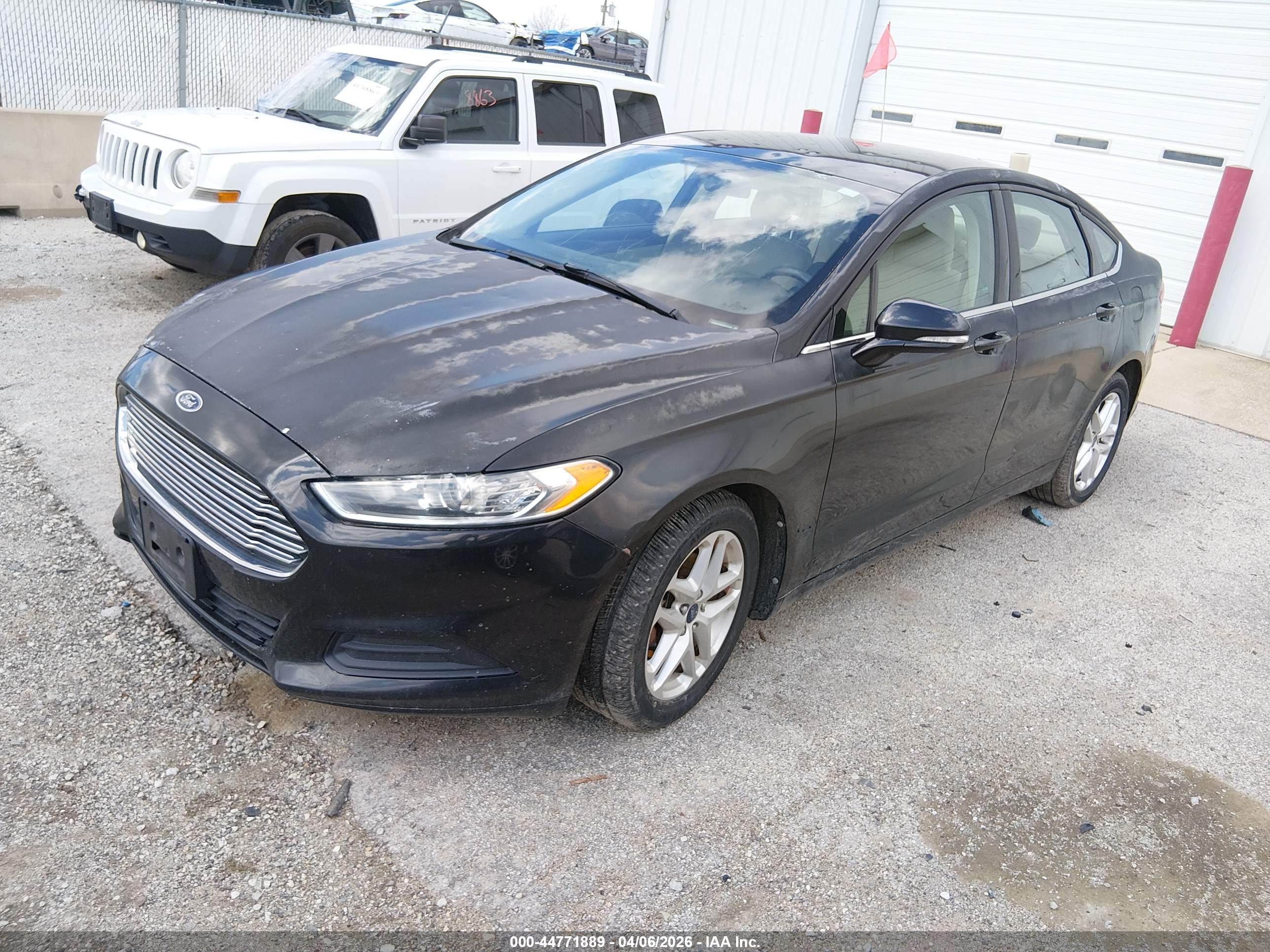 FORD FUSION image 2