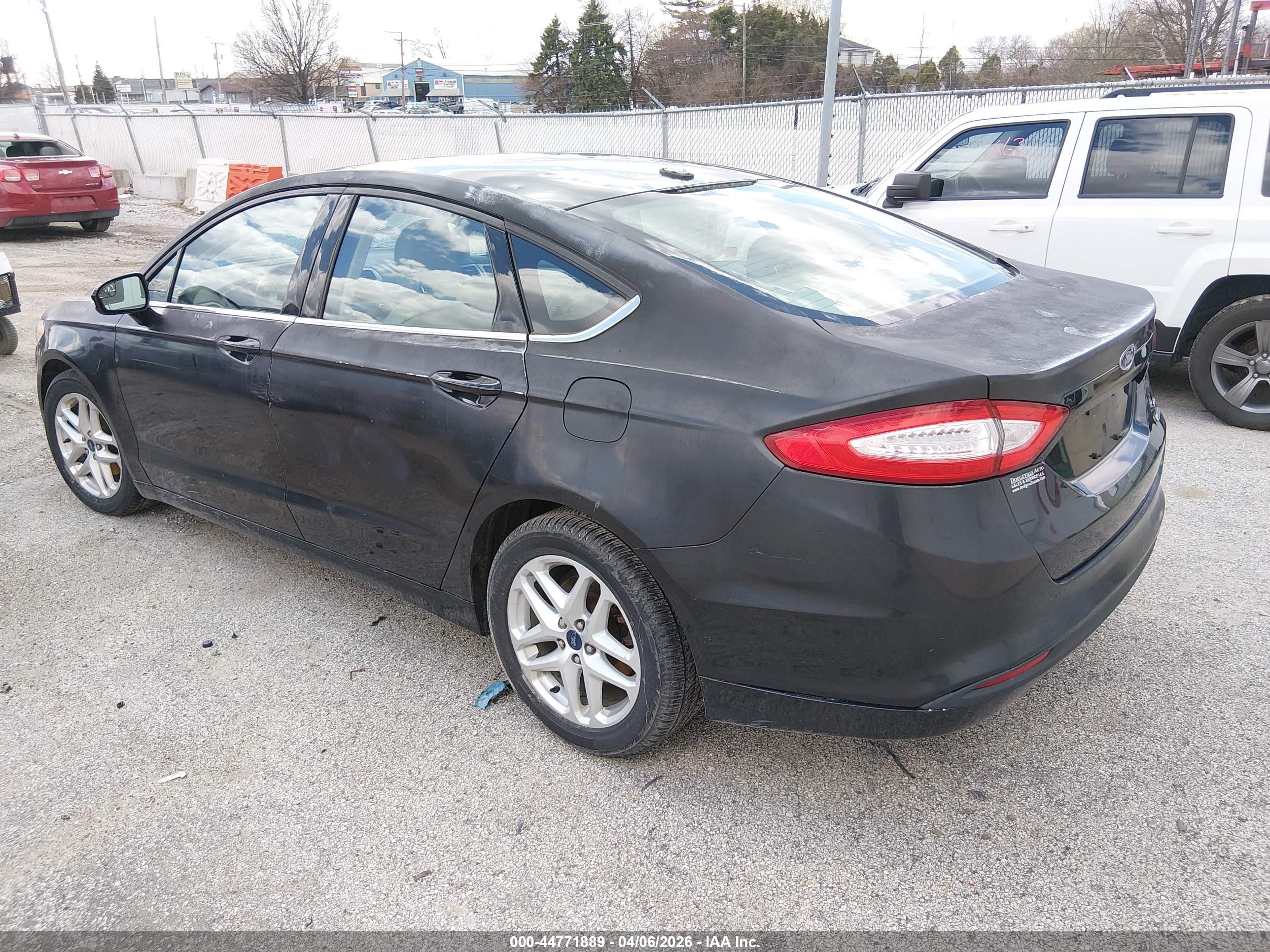 FORD FUSION image 3