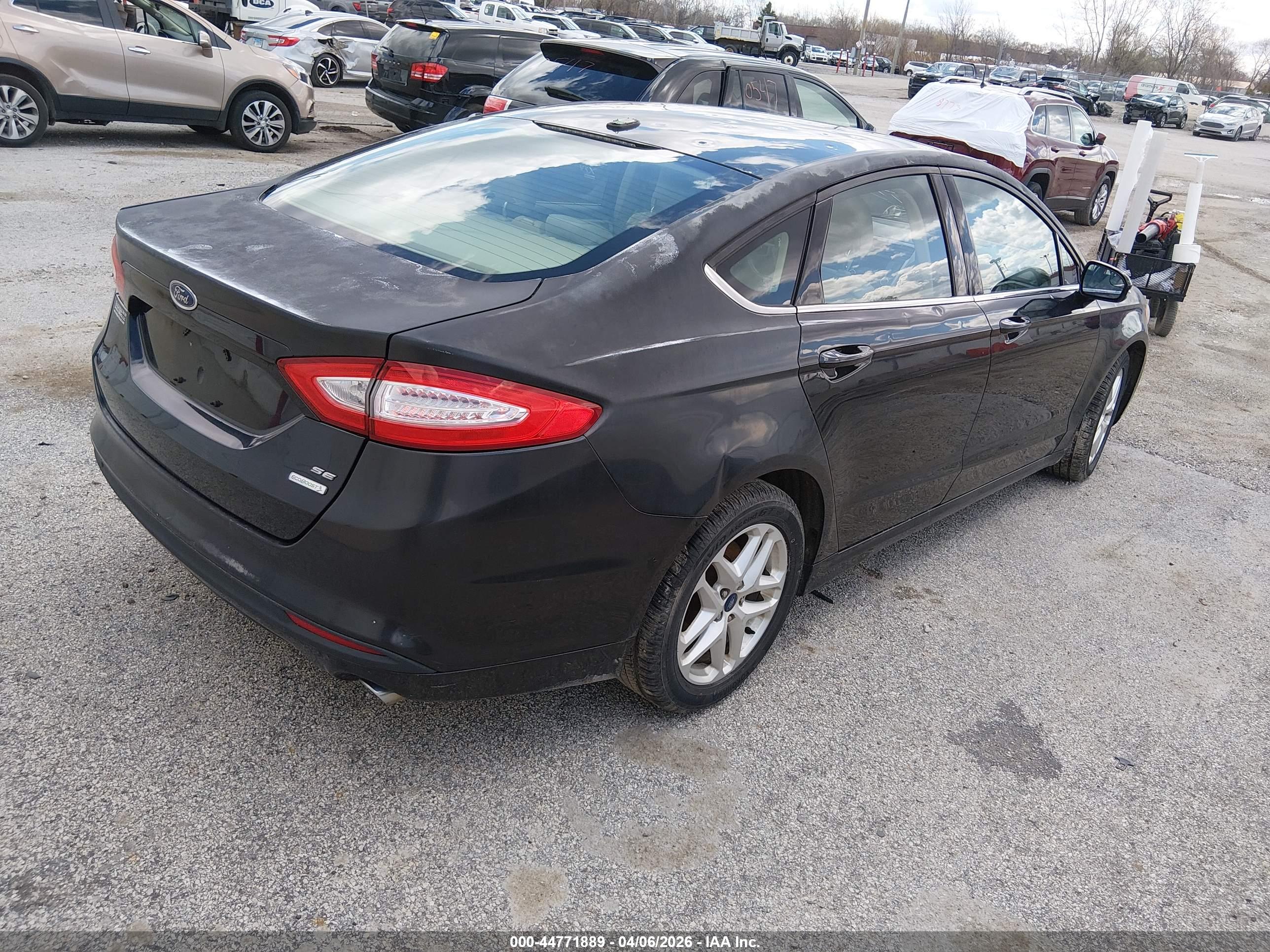 FORD FUSION image 4