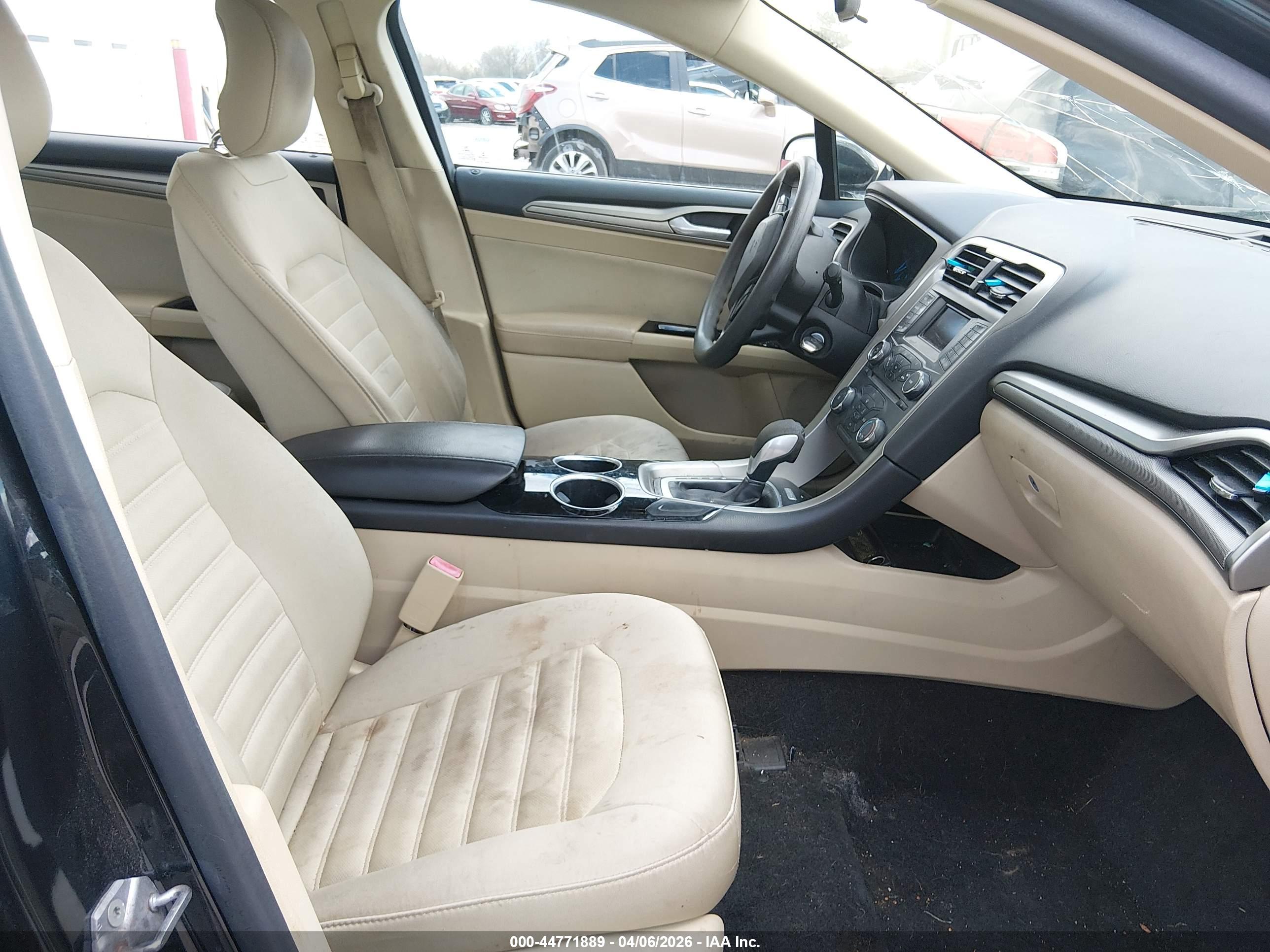 FORD FUSION image 5