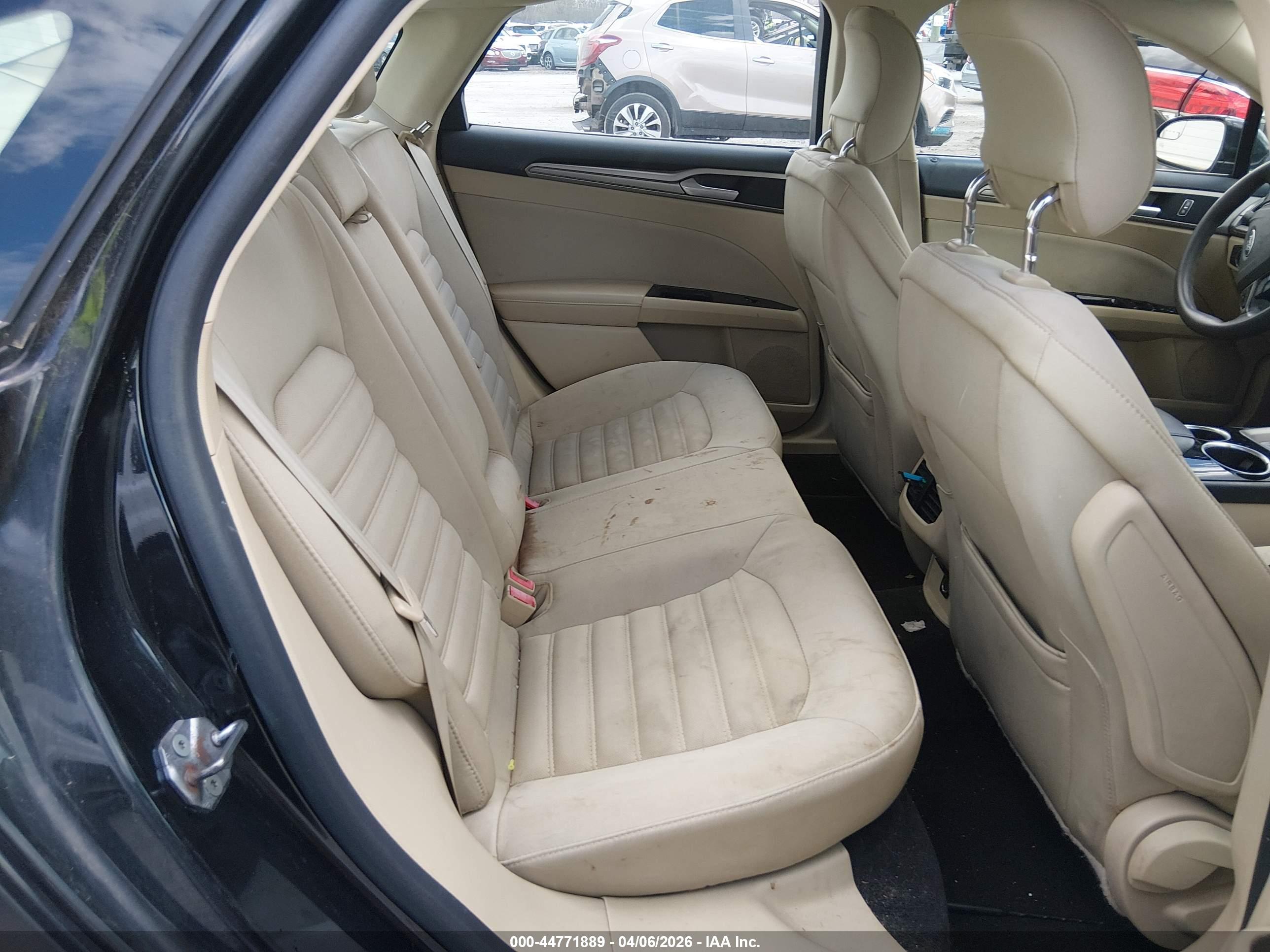 FORD FUSION image 8