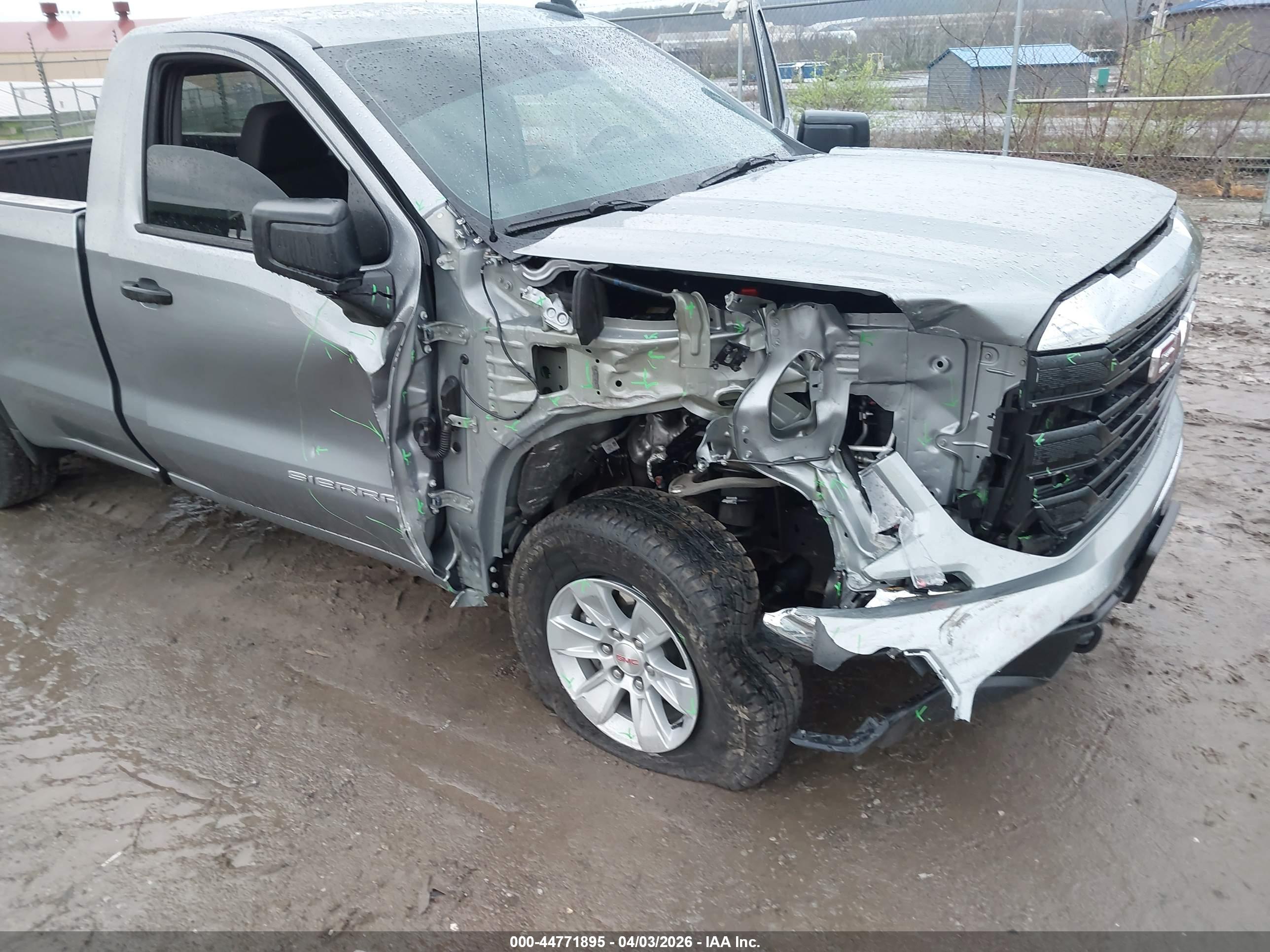 GMC SIERRA image 6