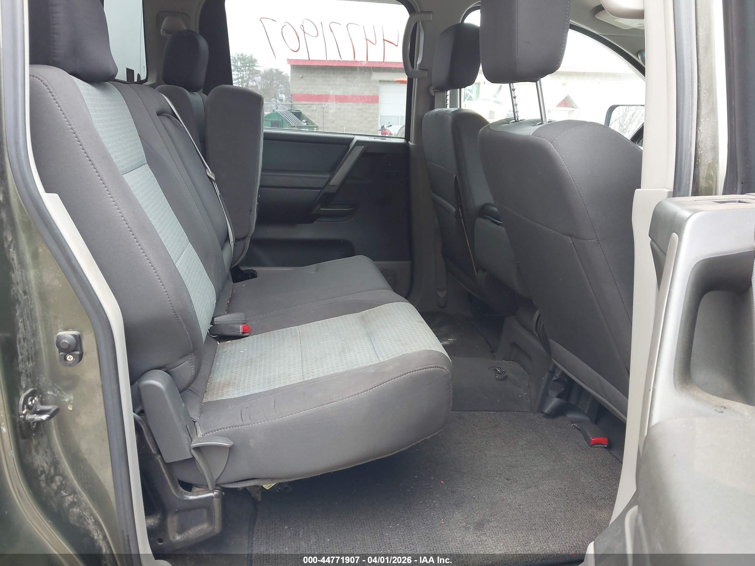 NISSAN TITAN image 8