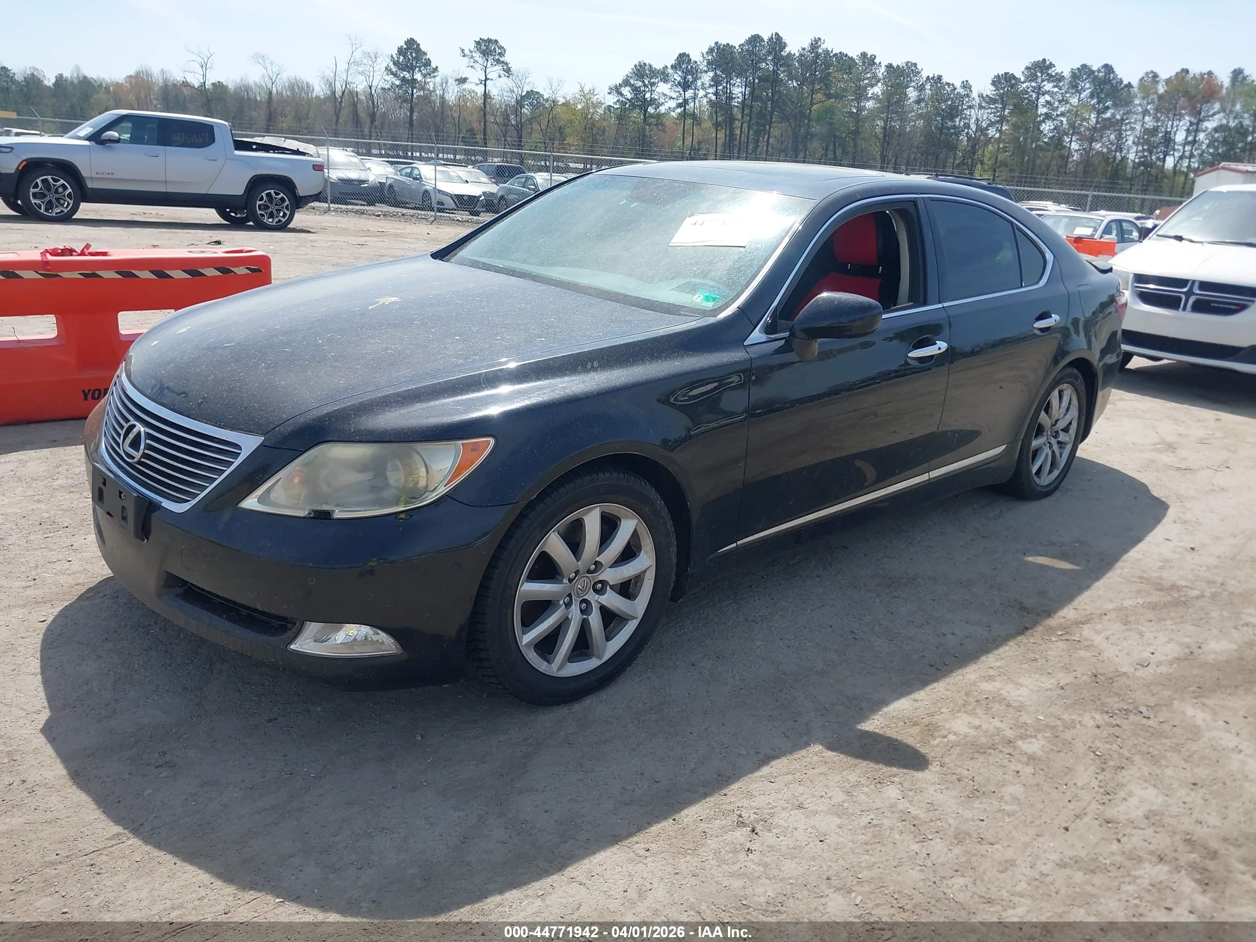 LEXUS LS image 2