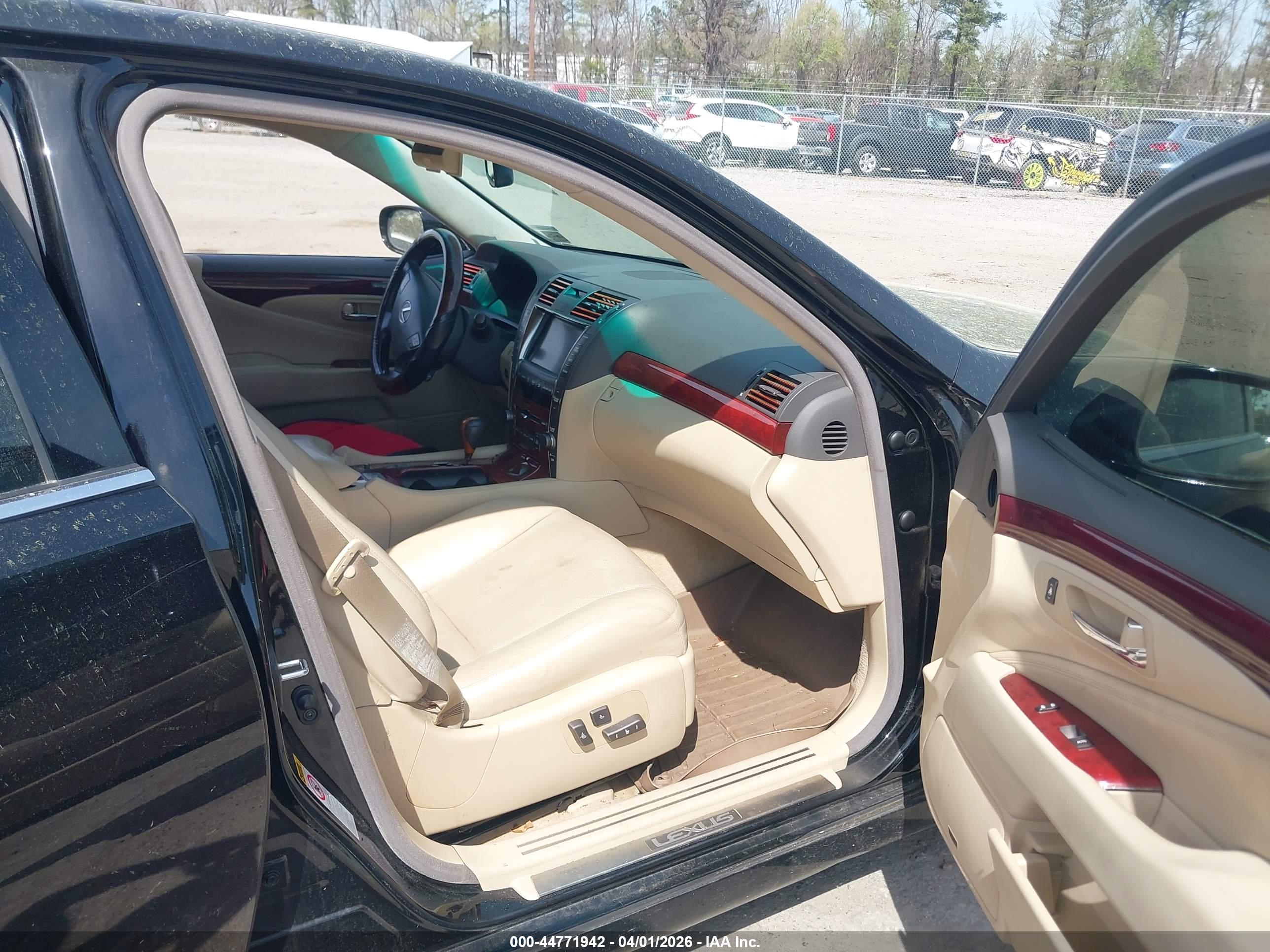 LEXUS LS image 5