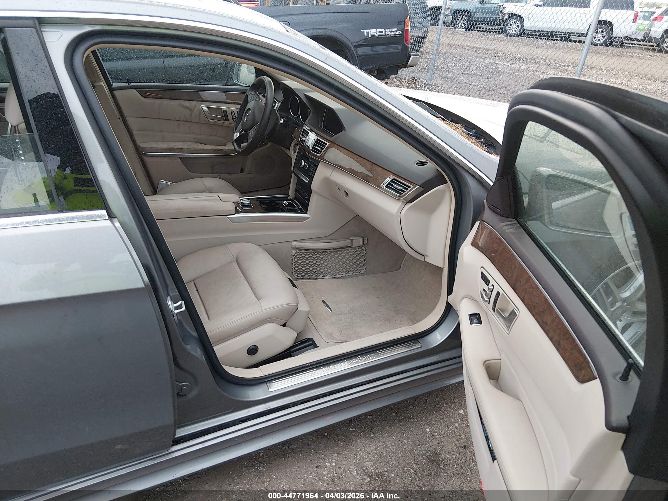 MERCEDES-BENZ E image 5
