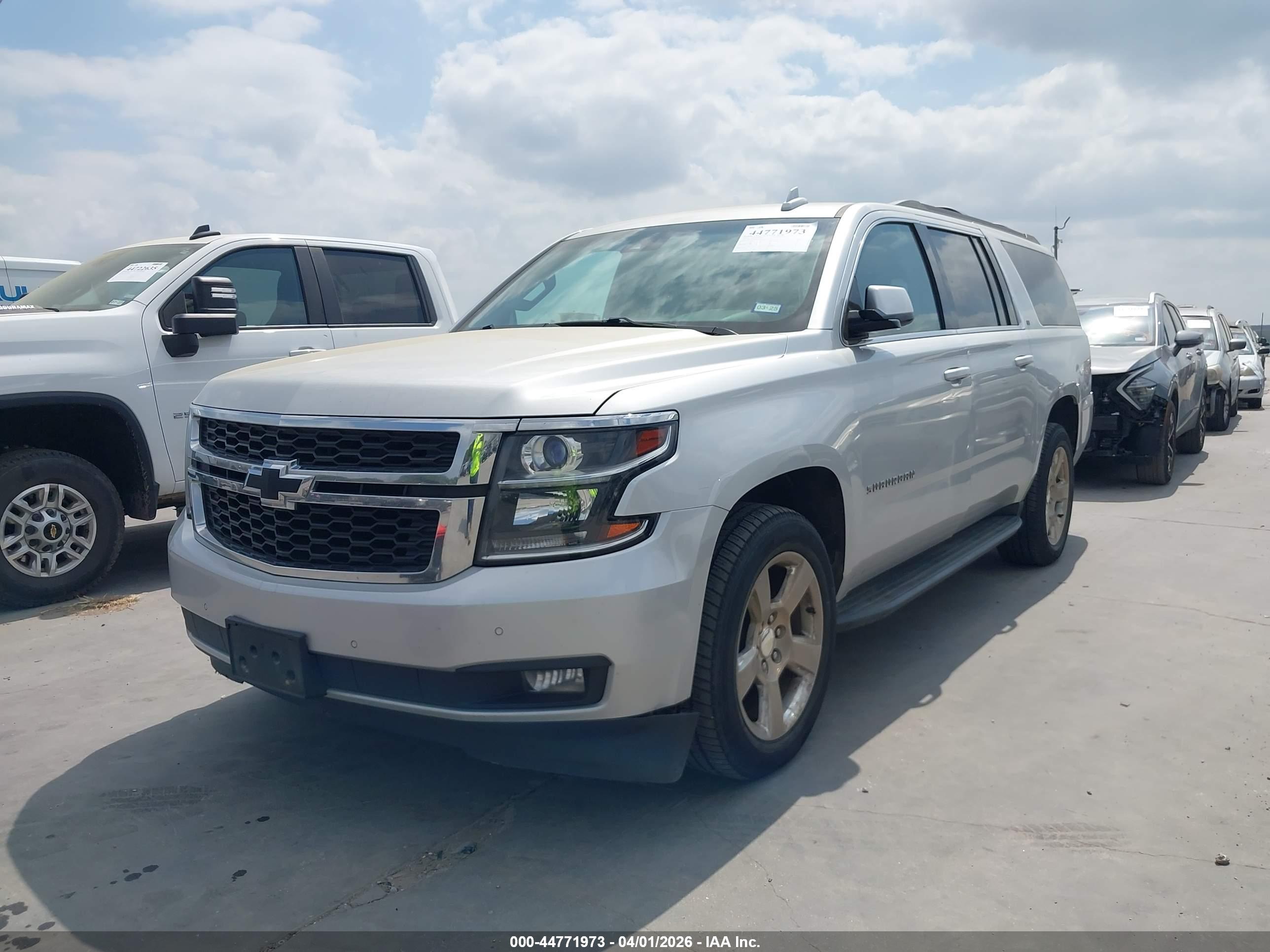 CHEVROLET SUBURBAN image 2