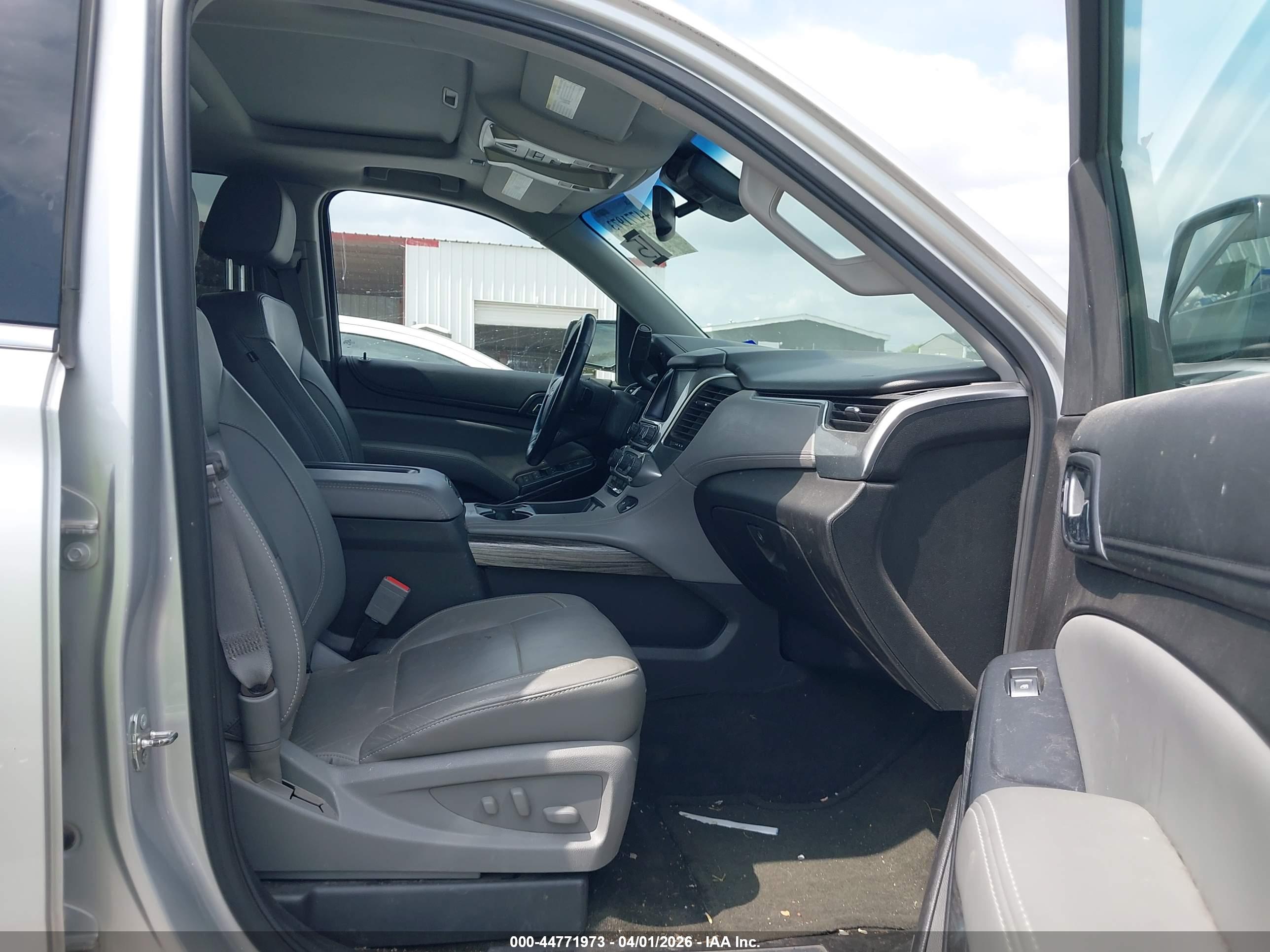CHEVROLET SUBURBAN image 5