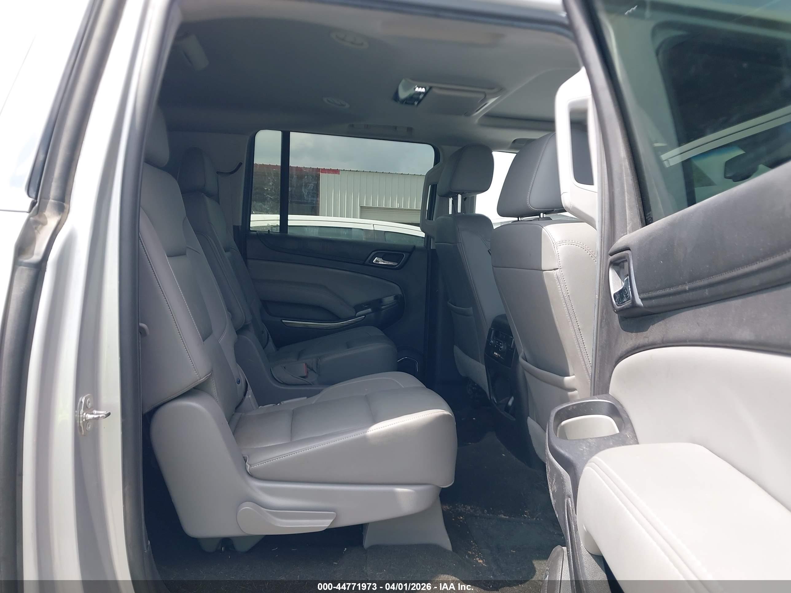 CHEVROLET SUBURBAN image 8
