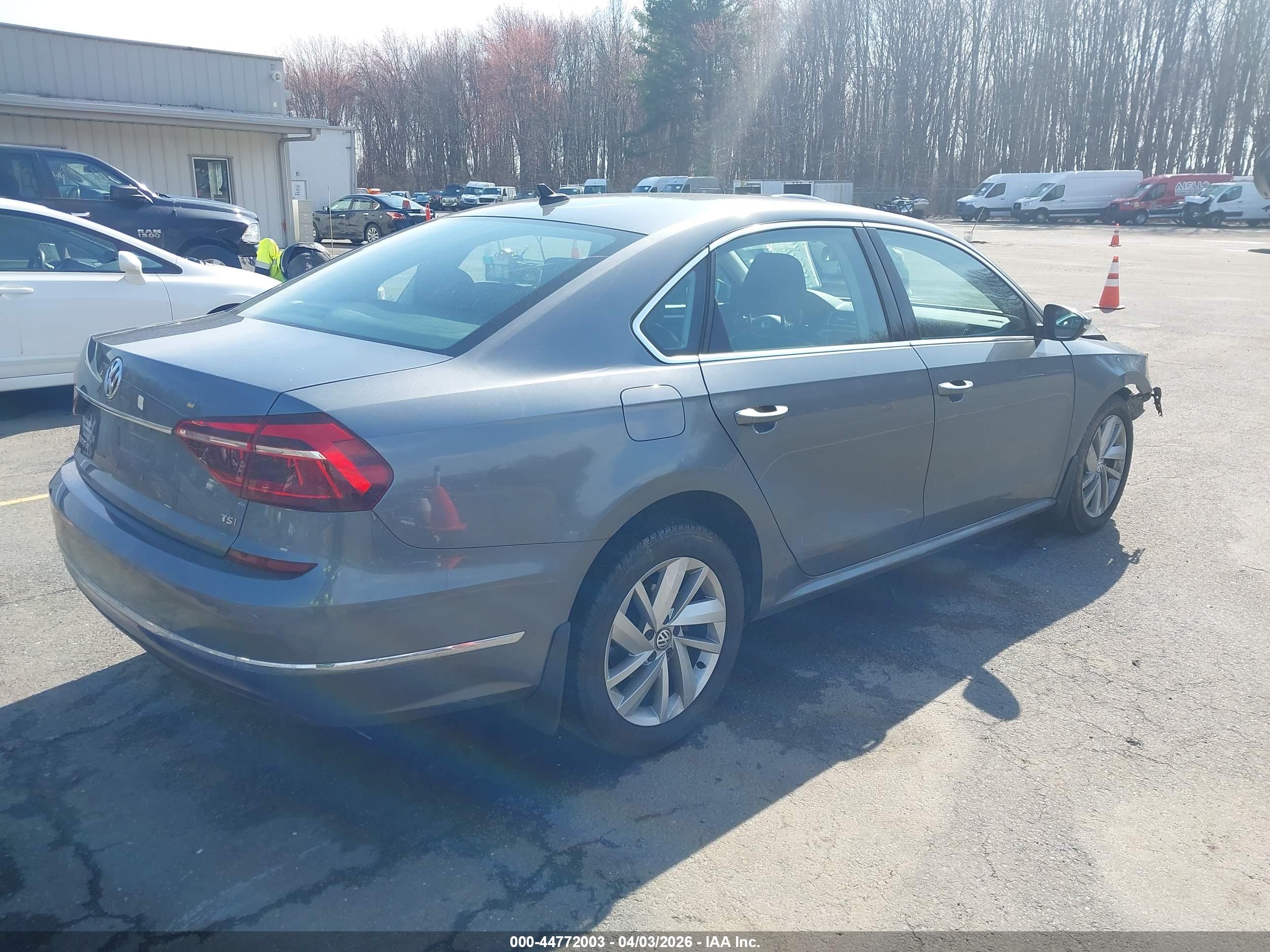 VOLKSWAGEN PASSAT image 4