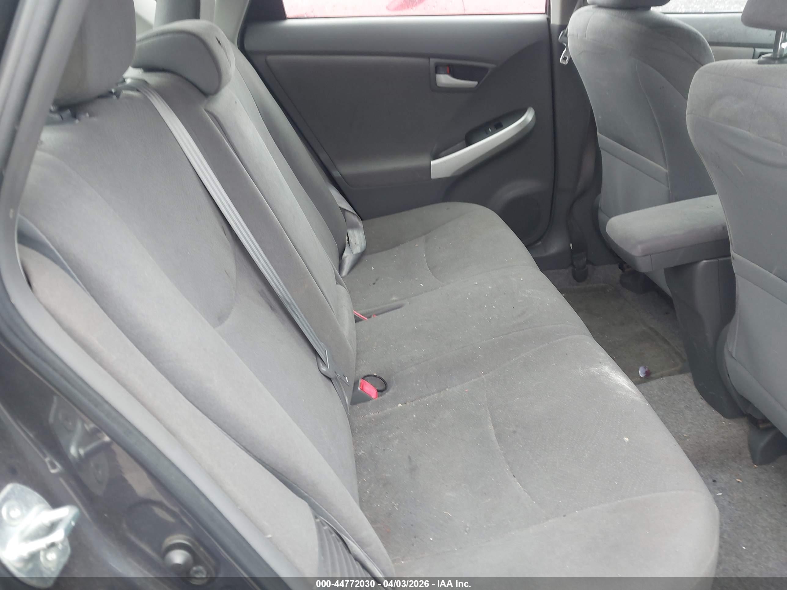 TOYOTA PRIUS image 8