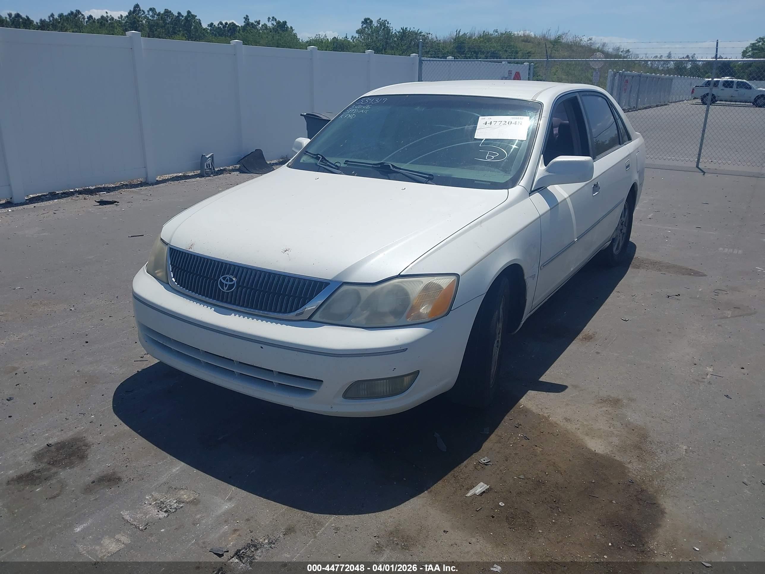 TOYOTA AVALON image 2