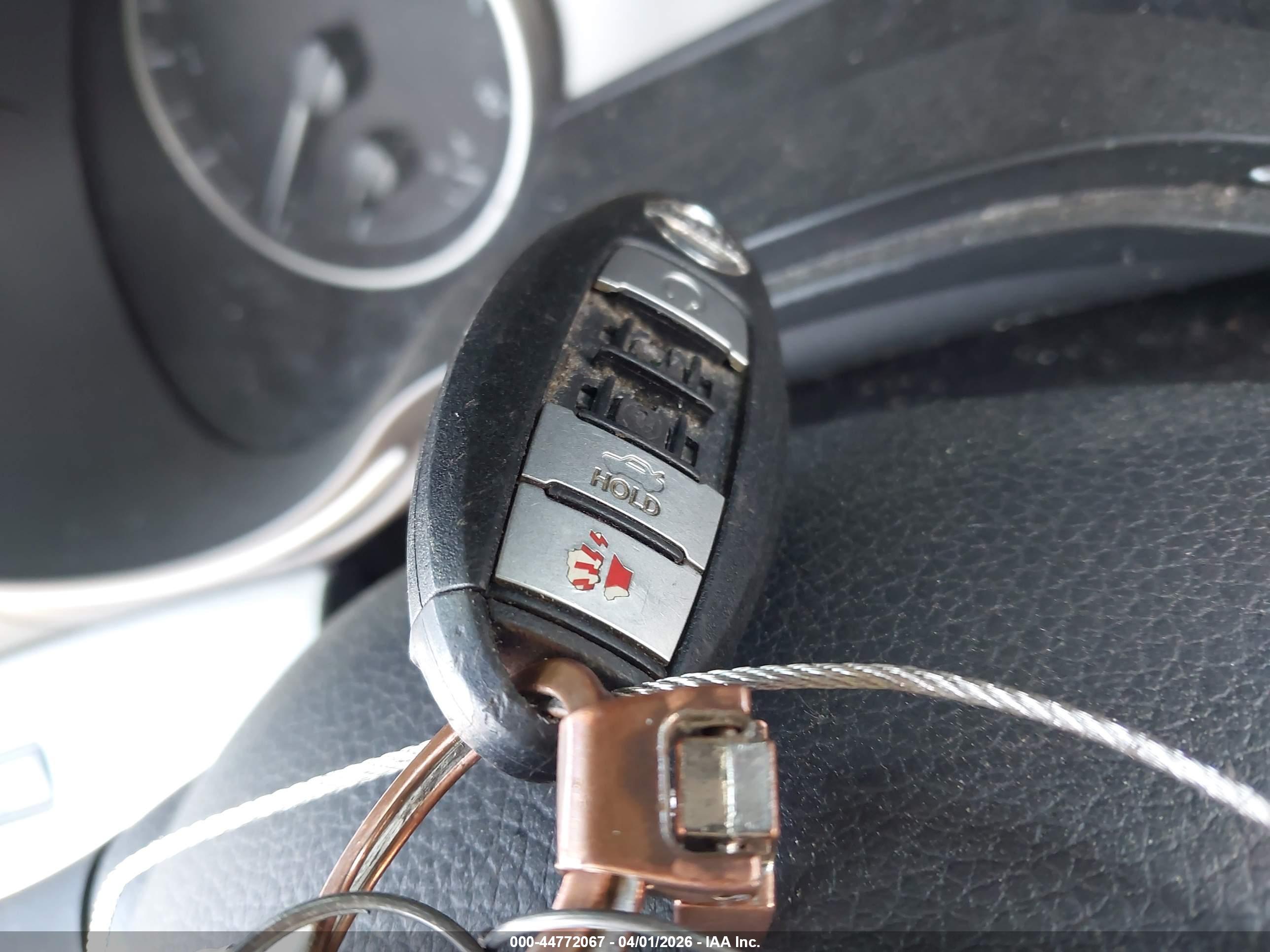 NISSAN MAXIMA image 11