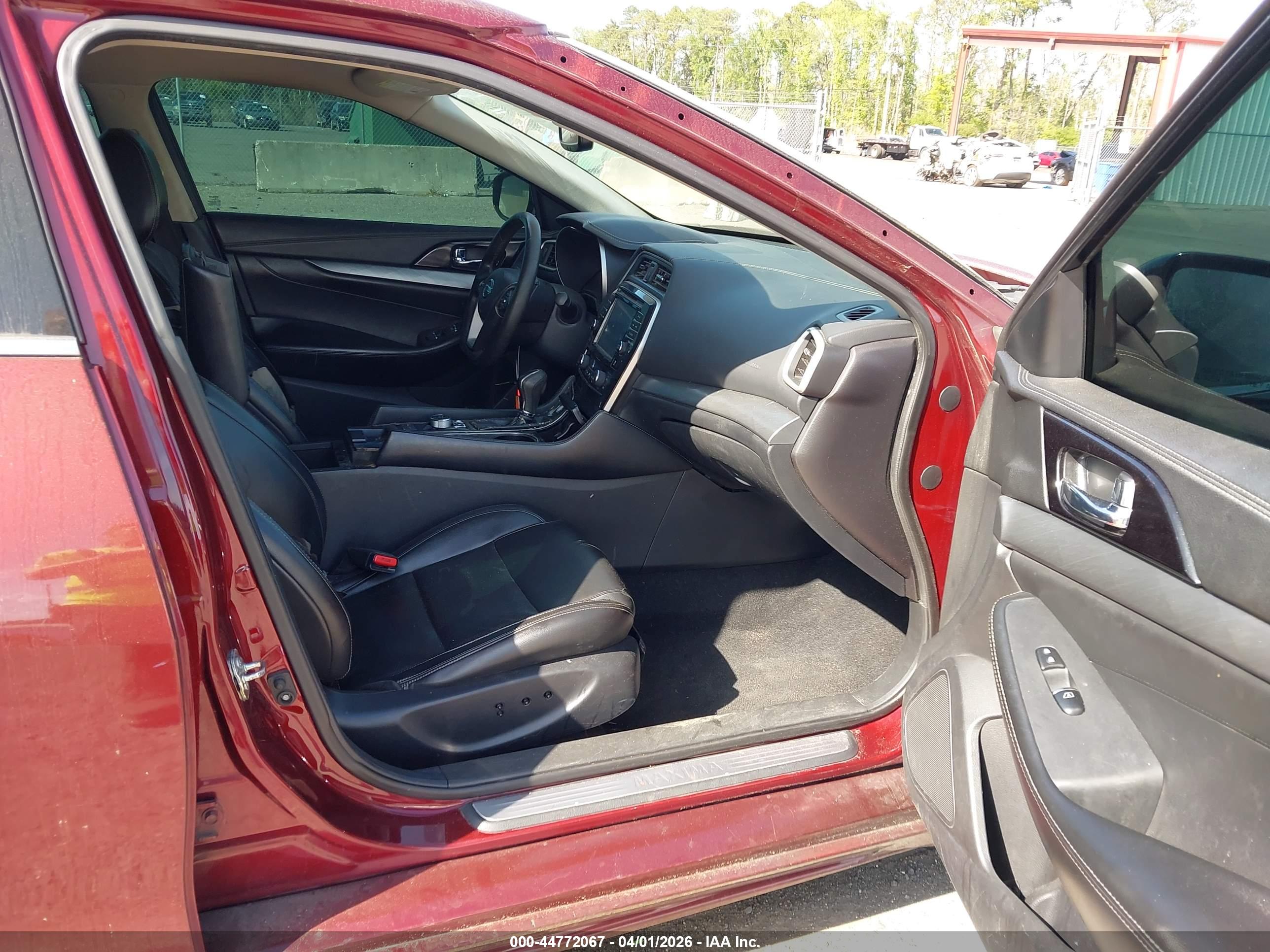 NISSAN MAXIMA image 5
