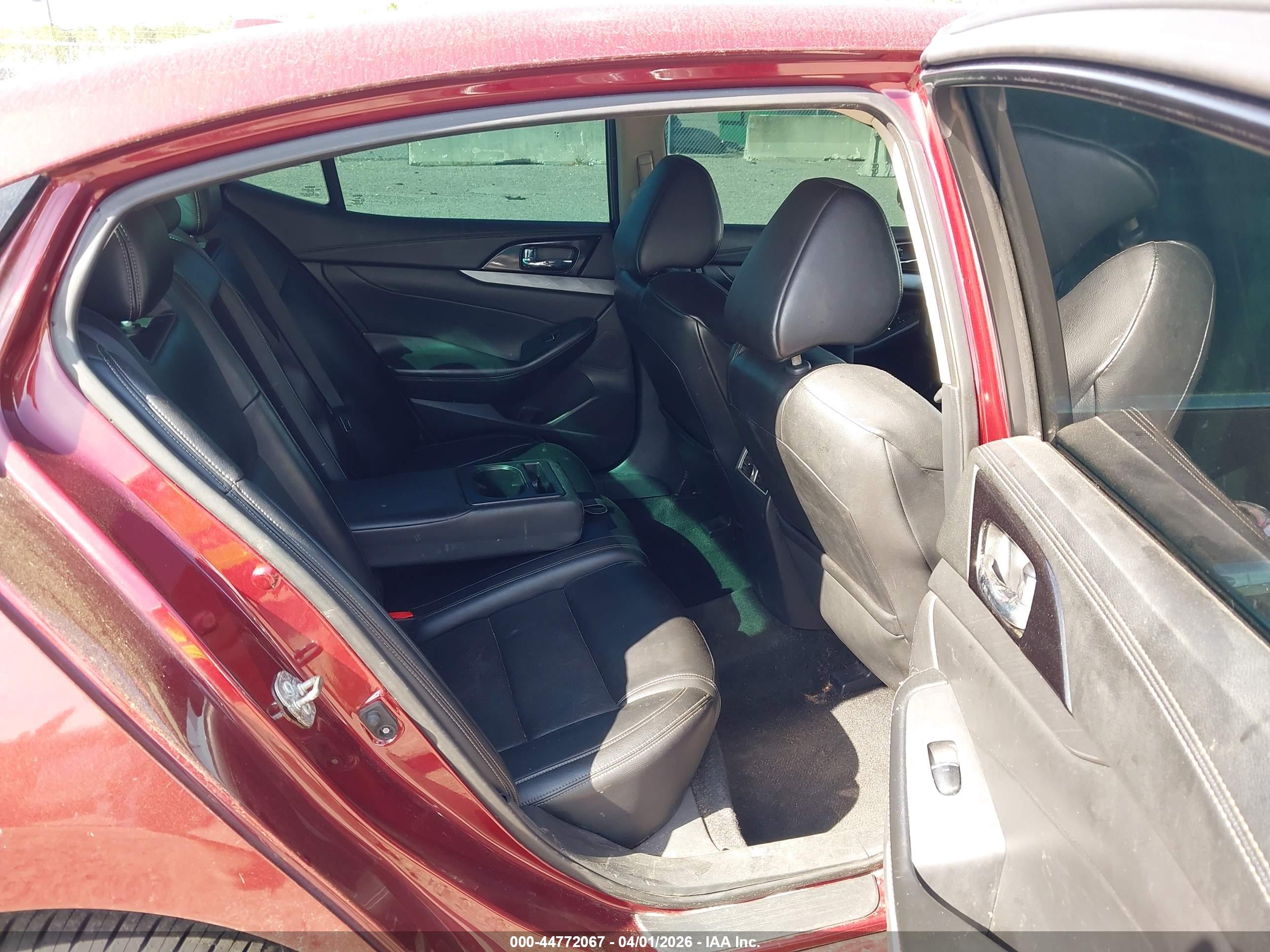 NISSAN MAXIMA image 8