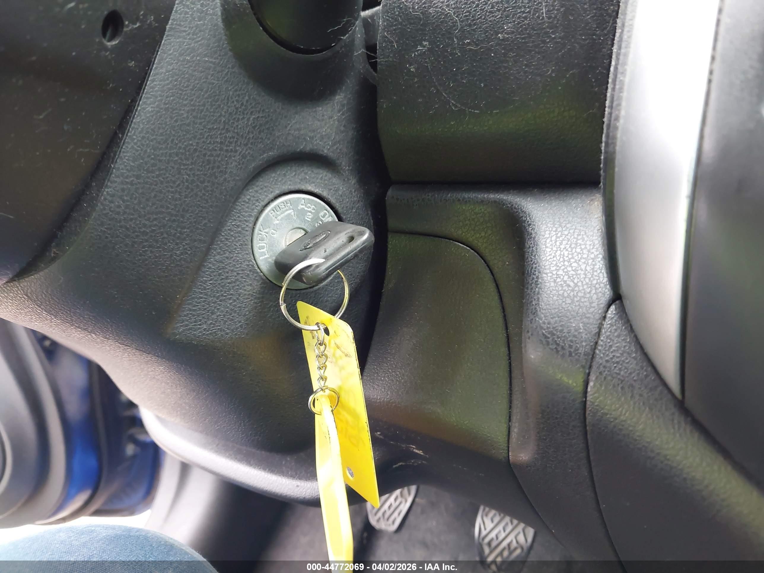 NISSAN VERSA image 11